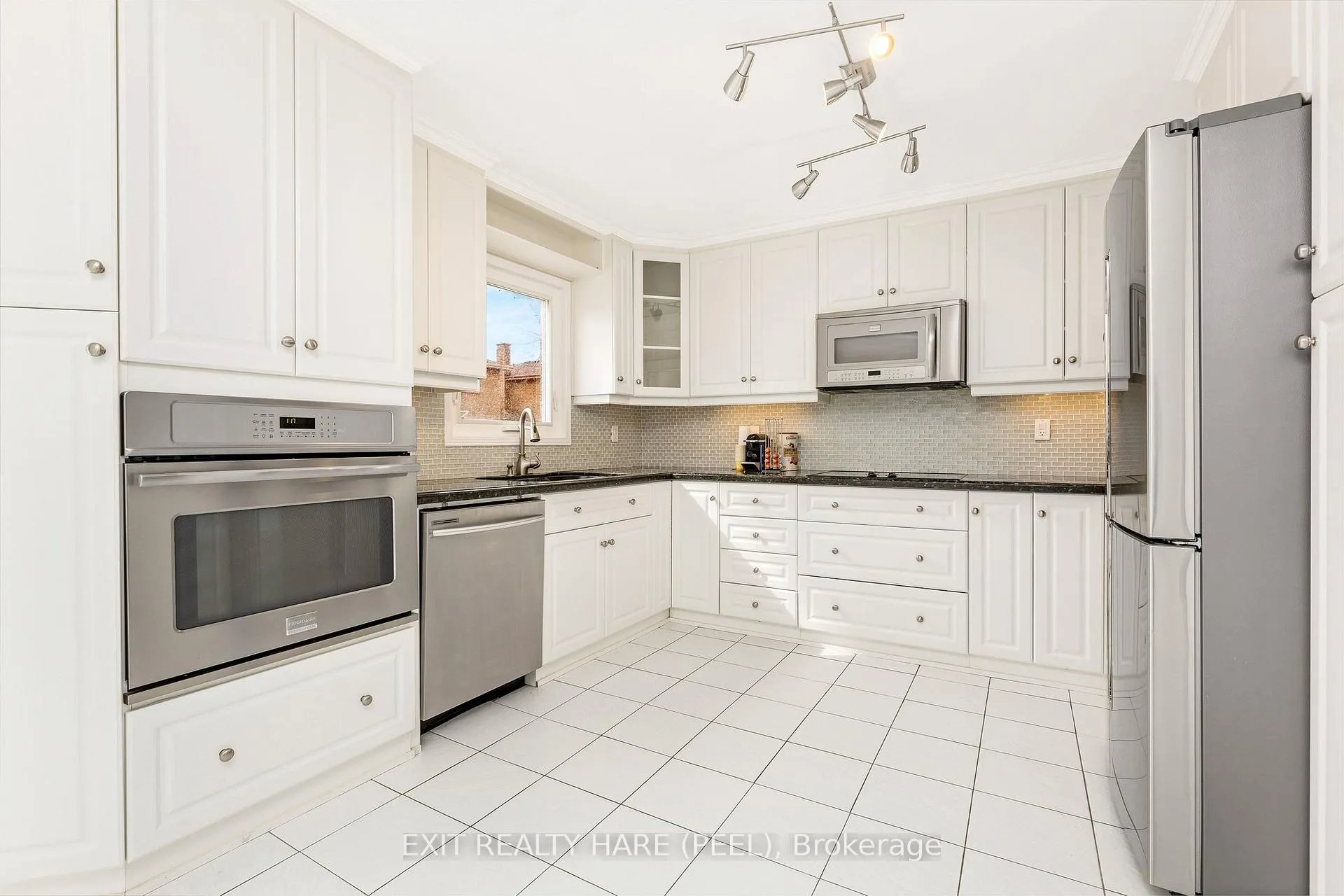 Photo 18 of 6 Ruth Avenue, Brampton, Heart Lake West — HOMEH