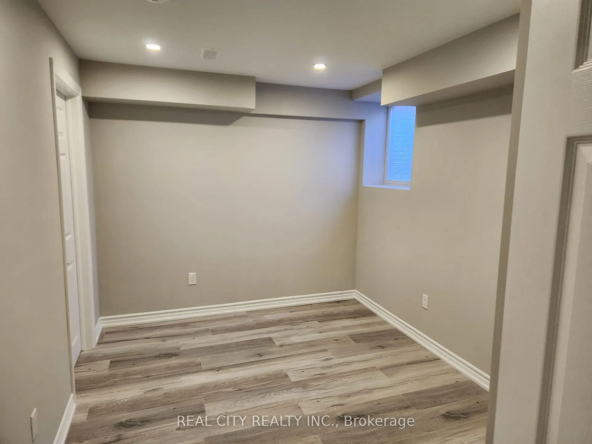 Photo 7 of Unit Basement, 2364 Equestrian Crescent, Oshawa, Windfields — HOMEH