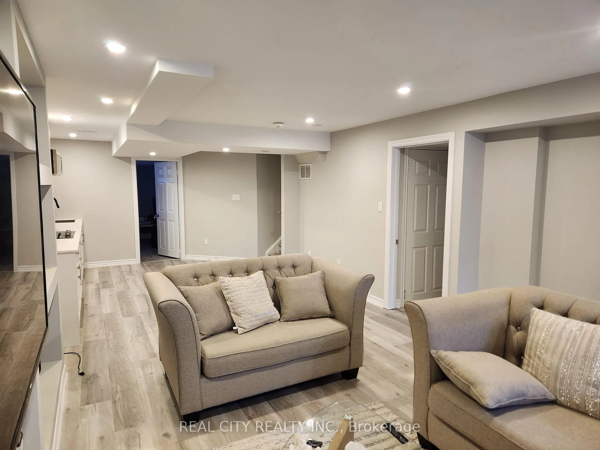 Photo 16 of Unit Basement, 2364 Equestrian Crescent, Oshawa, Windfields — HOMEH
