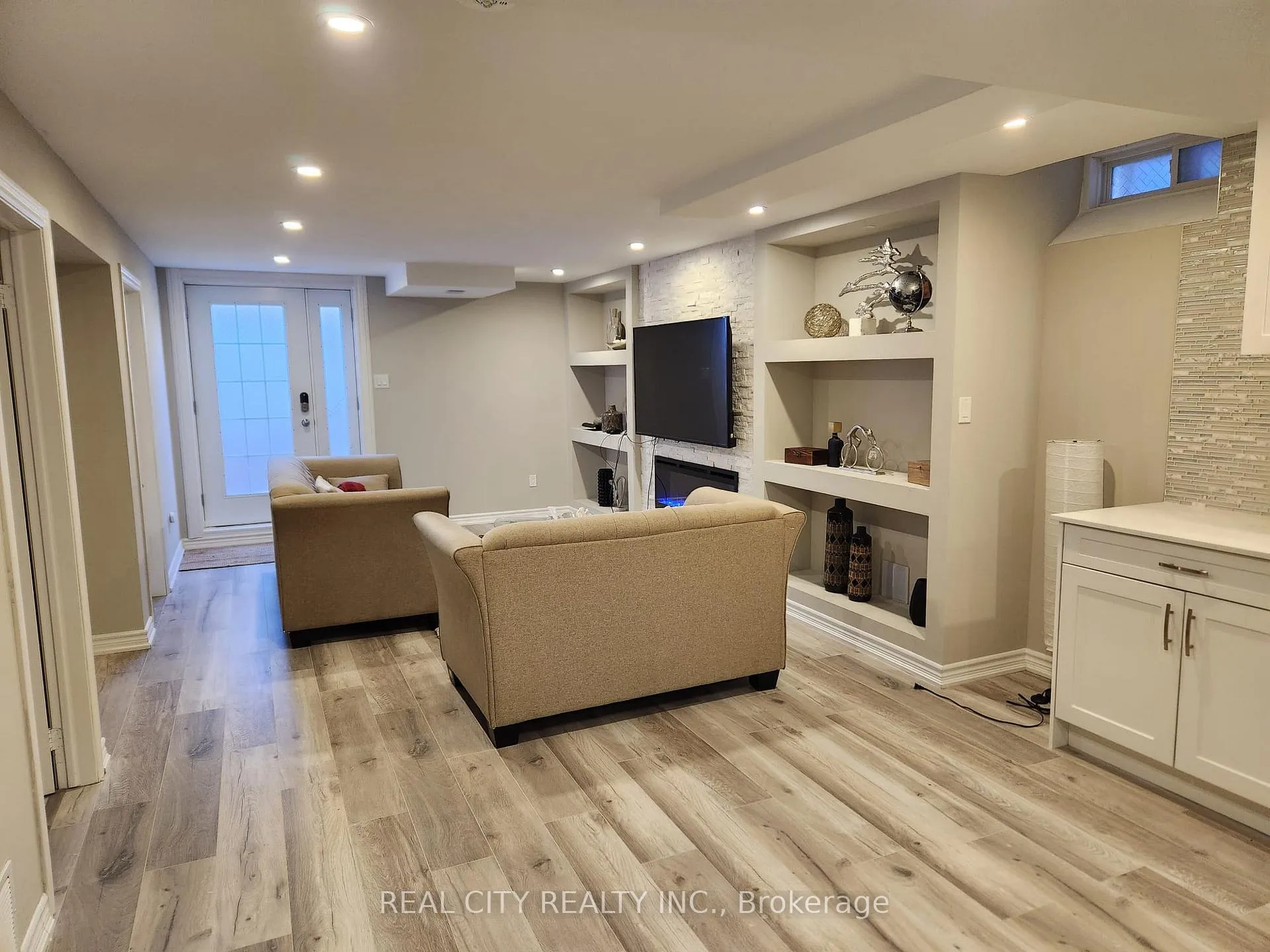 Photo 18 of Unit Basement, 2364 Equestrian Crescent, Oshawa, Windfields — HOMEH