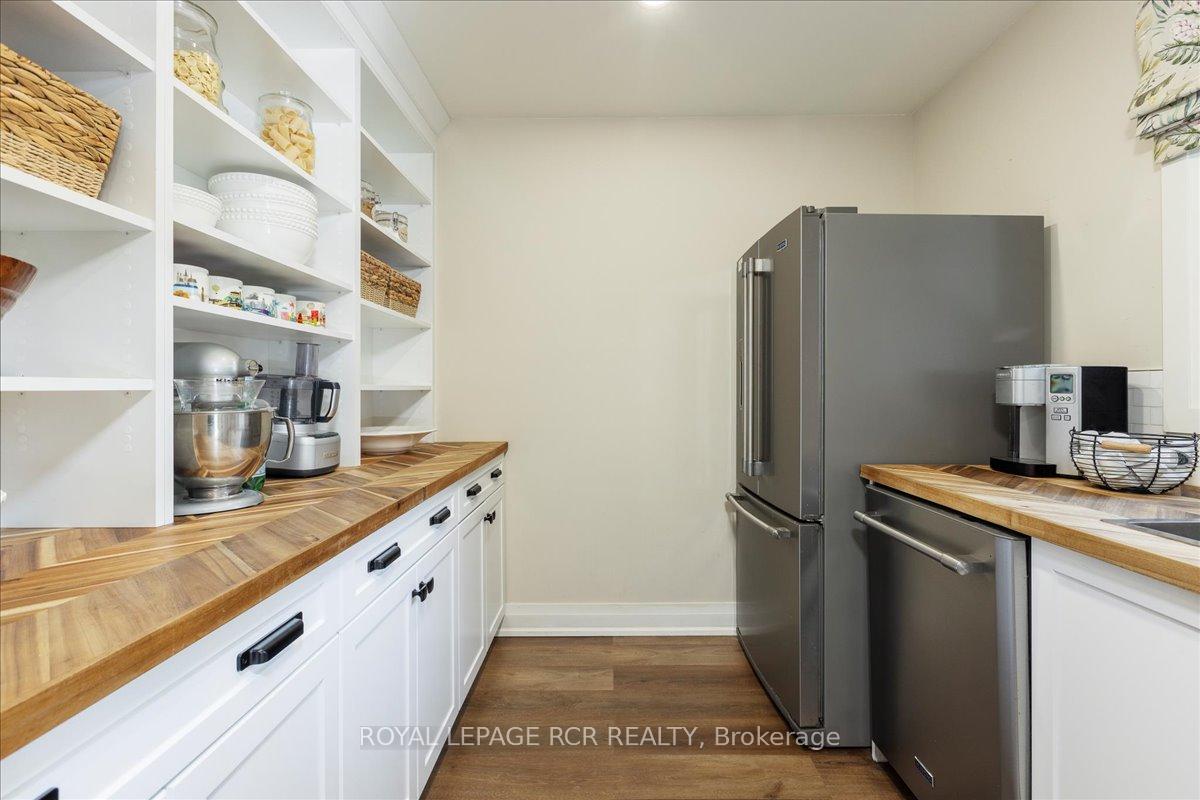 Photo 8 of 448 Dover Crescent, Newmarket, Bristol-London — HOMEH