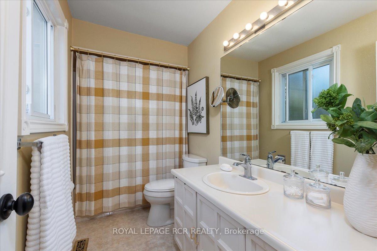 Photo 18 of 448 Dover Crescent, Newmarket, Bristol-London — HOMEH