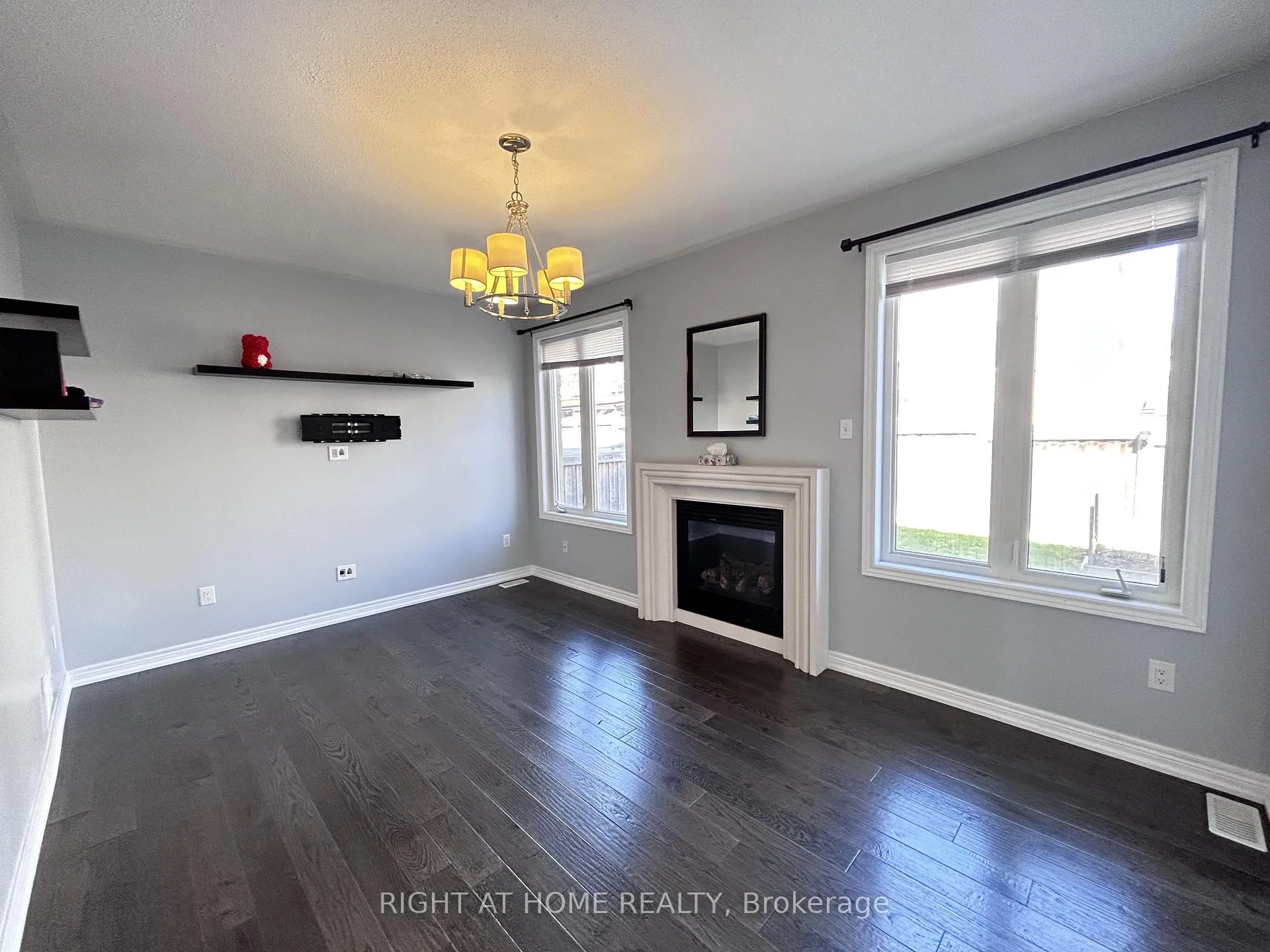 Photo 9 of 438 Kwapis Boulevard, Newmarket, Woodland Hill — HOMEH