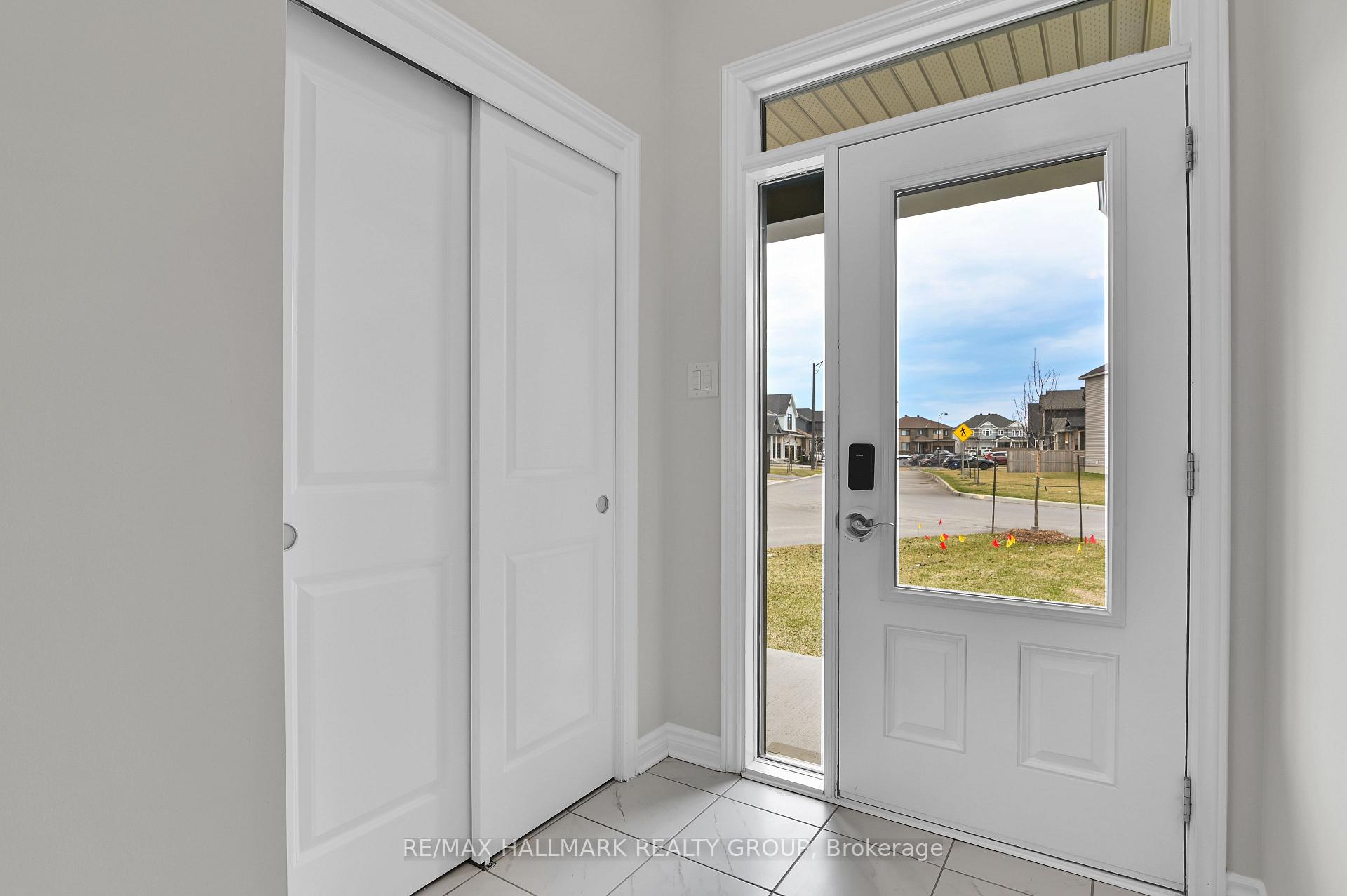 Photo 3 of 938 Socca Crescent, Ottawa, Notting Hill/Summerside — HOMEH