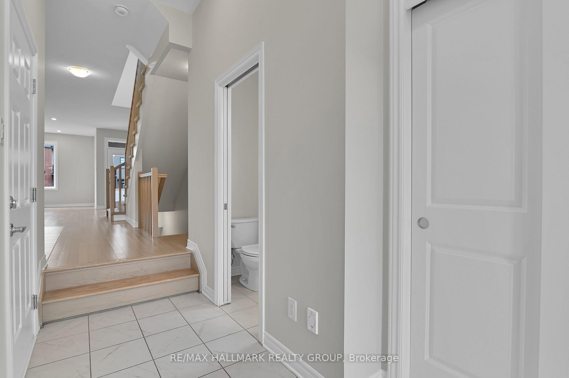 Photo 4 of 938 Socca Crescent, Ottawa, Notting Hill/Summerside — HOMEH