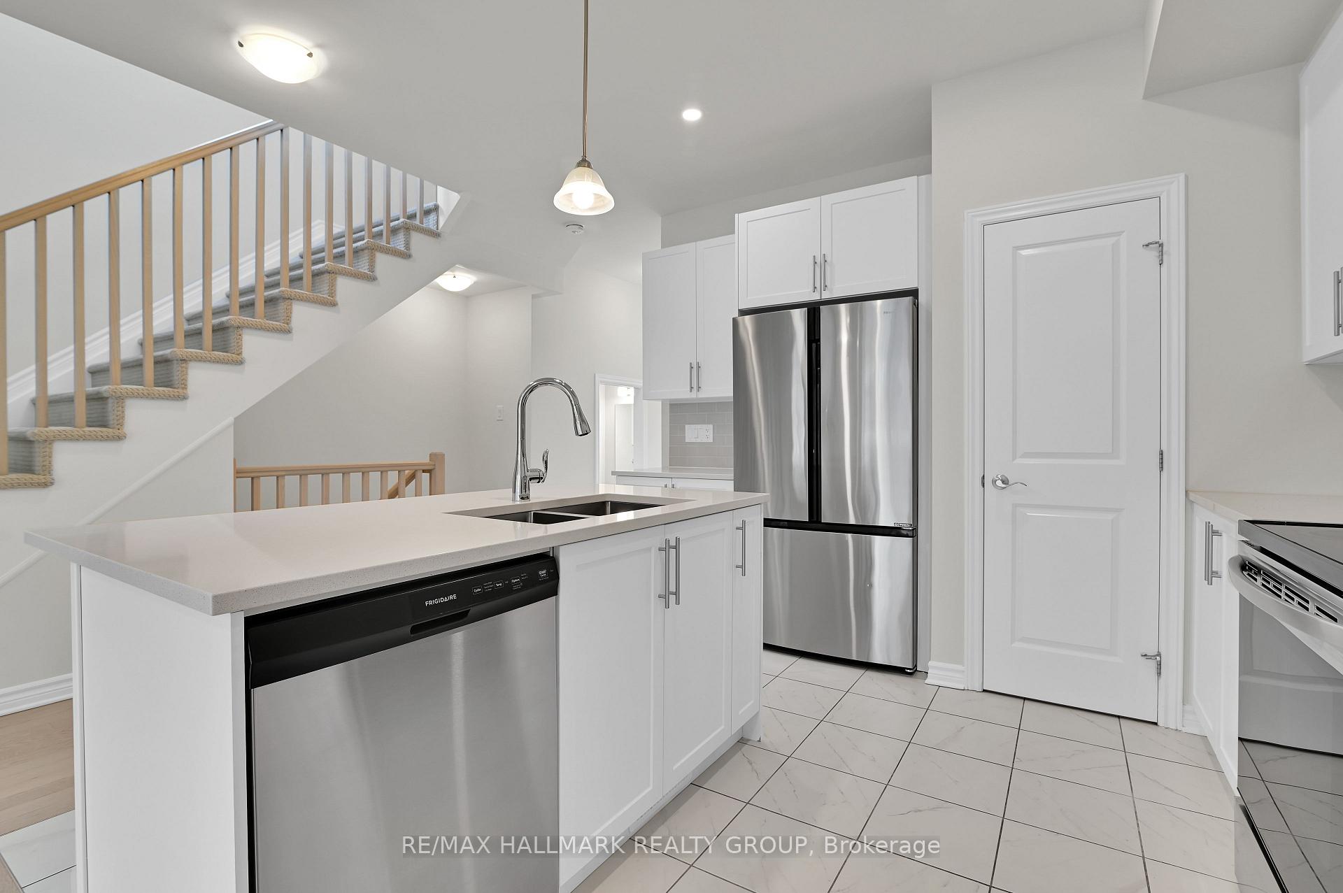 Photo 9 of 938 Socca Crescent, Ottawa, Notting Hill/Summerside — HOMEH