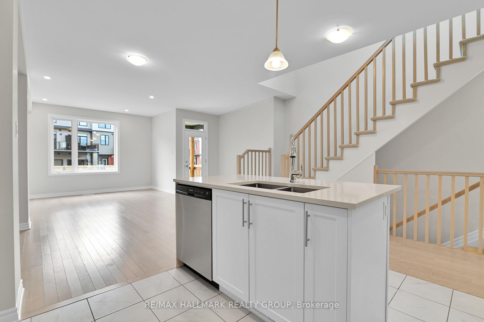 Photo 10 of 938 Socca Crescent, Ottawa, Notting Hill/Summerside — HOMEH