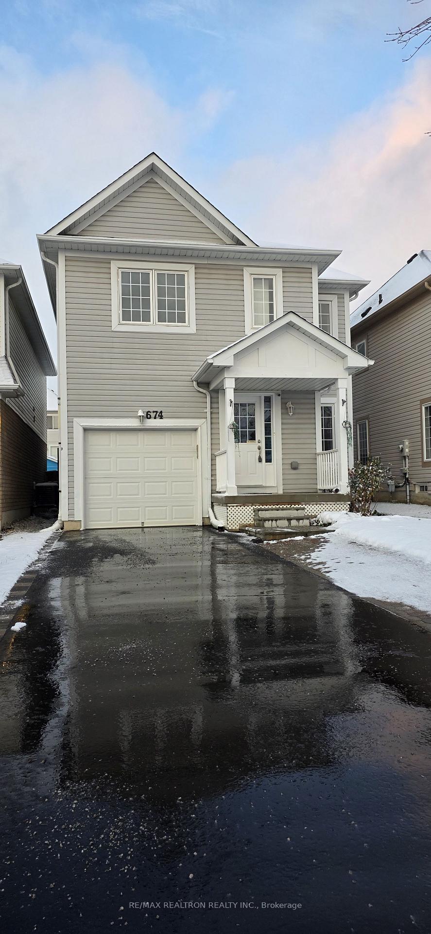 Photo 1 of 674 Brasswinds Trail, Oshawa, Pinecrest — HOMEH