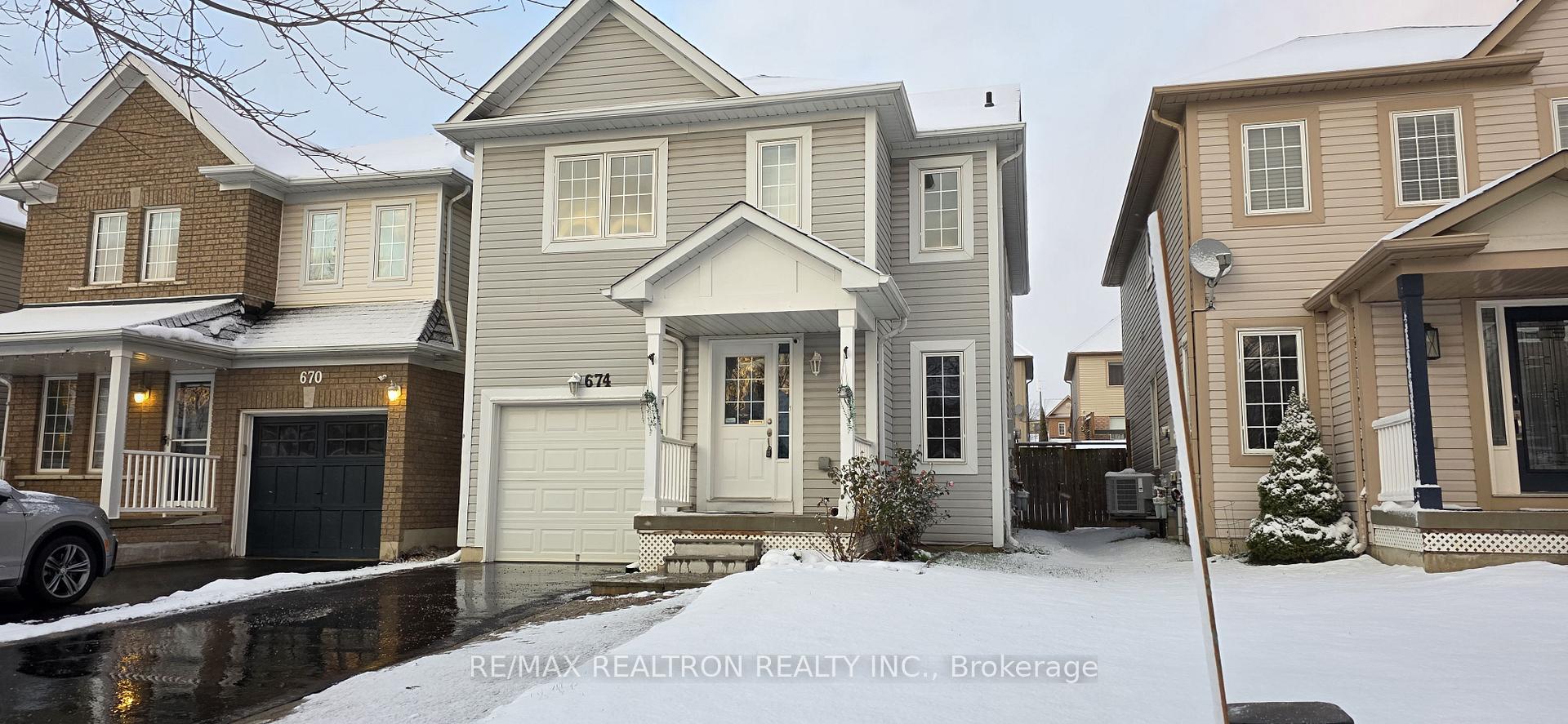 Photo 2 of 674 Brasswinds Trail, Oshawa, Pinecrest — HOMEH