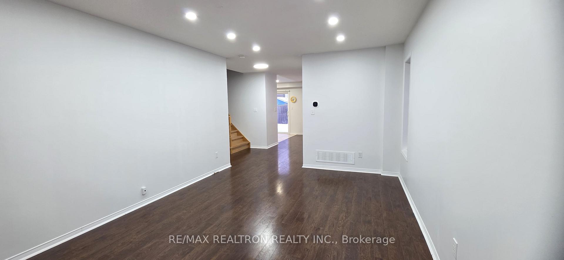 Photo 3 of 674 Brasswinds Trail, Oshawa, Pinecrest — HOMEH