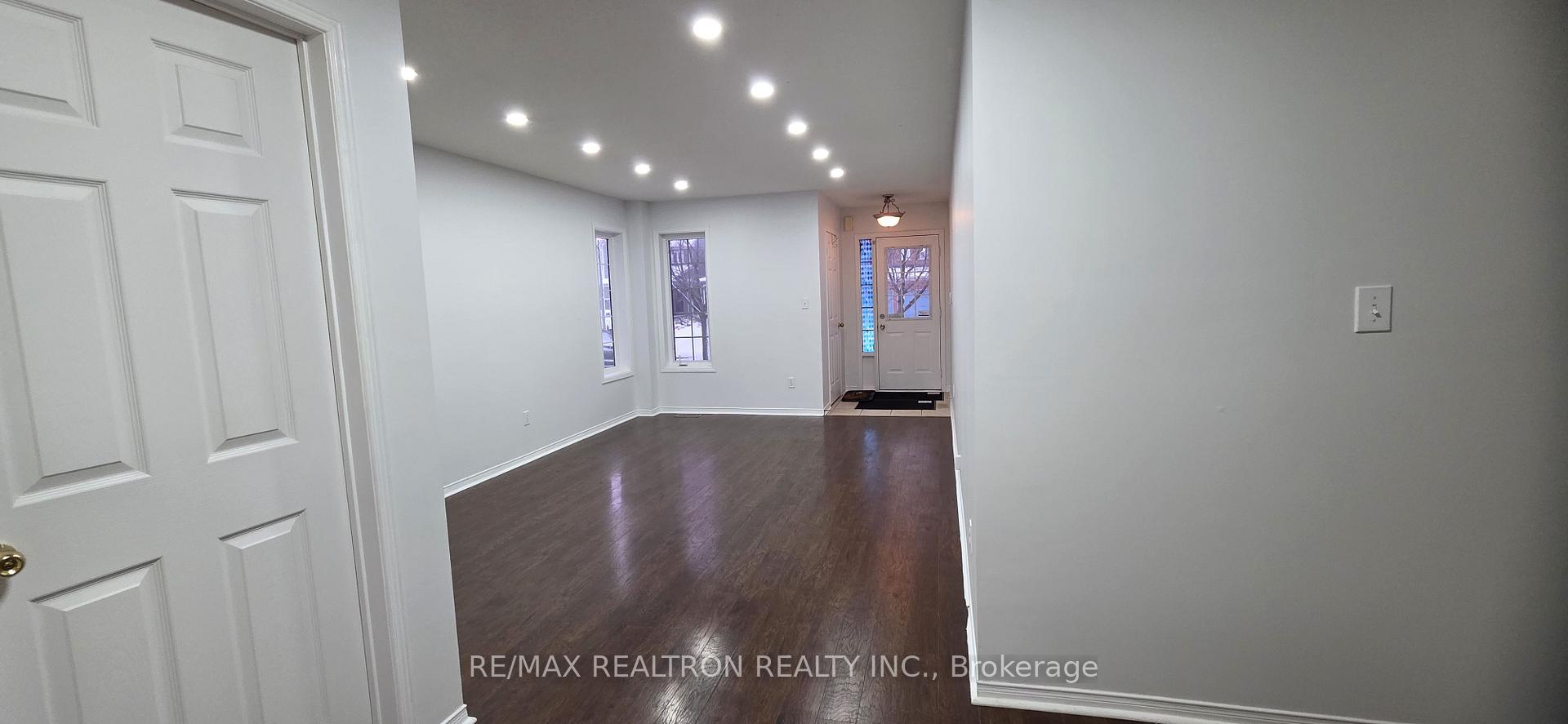 Photo 4 of 674 Brasswinds Trail, Oshawa, Pinecrest — HOMEH