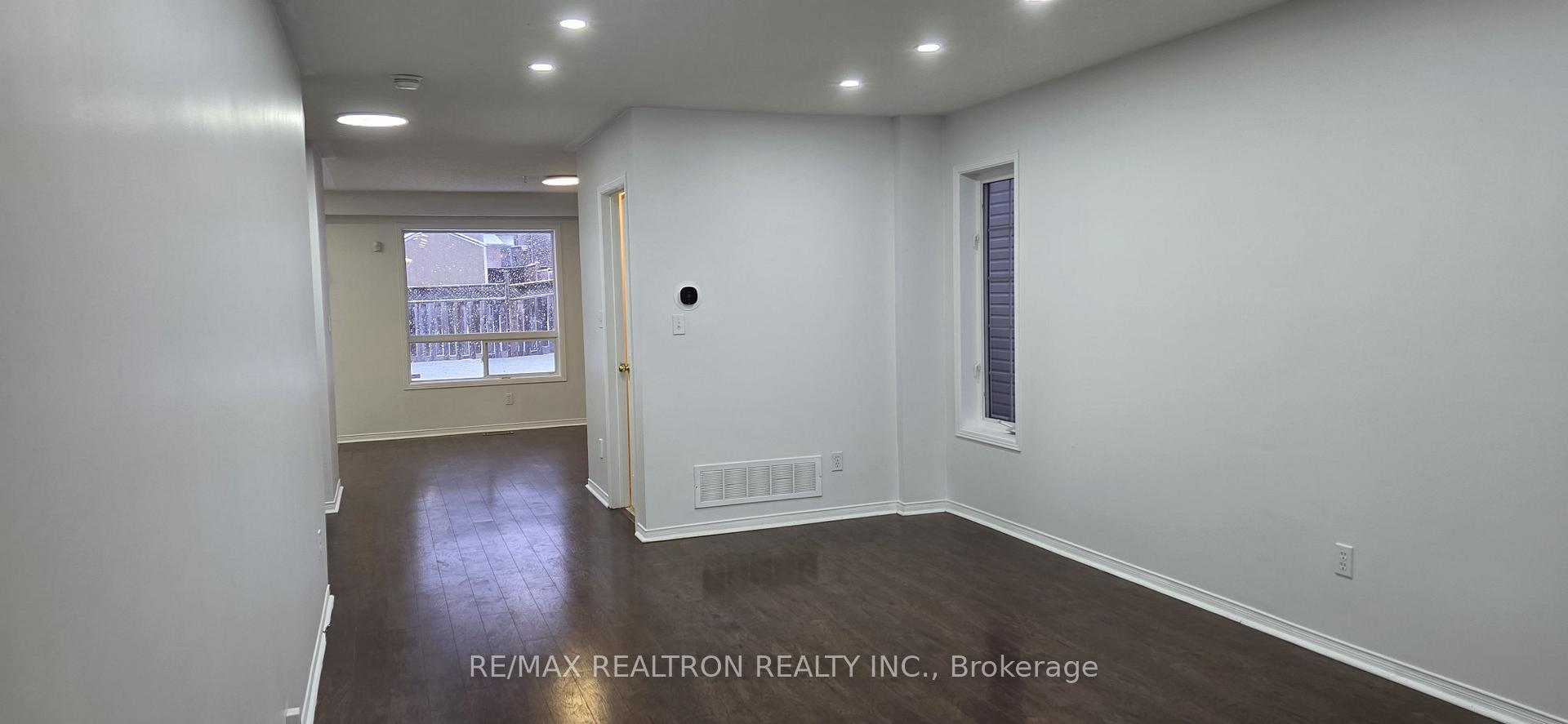 Photo 5 of 674 Brasswinds Trail, Oshawa, Pinecrest — HOMEH