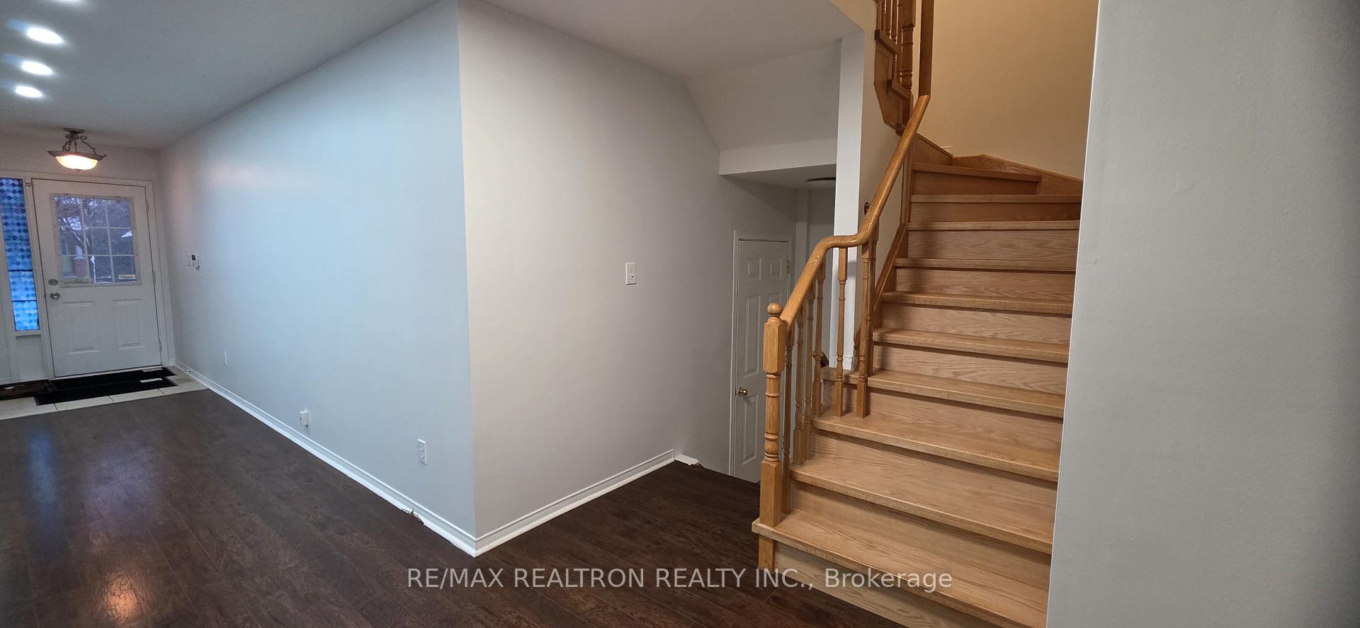 Photo 7 of 674 Brasswinds Trail, Oshawa, Pinecrest — HOMEH