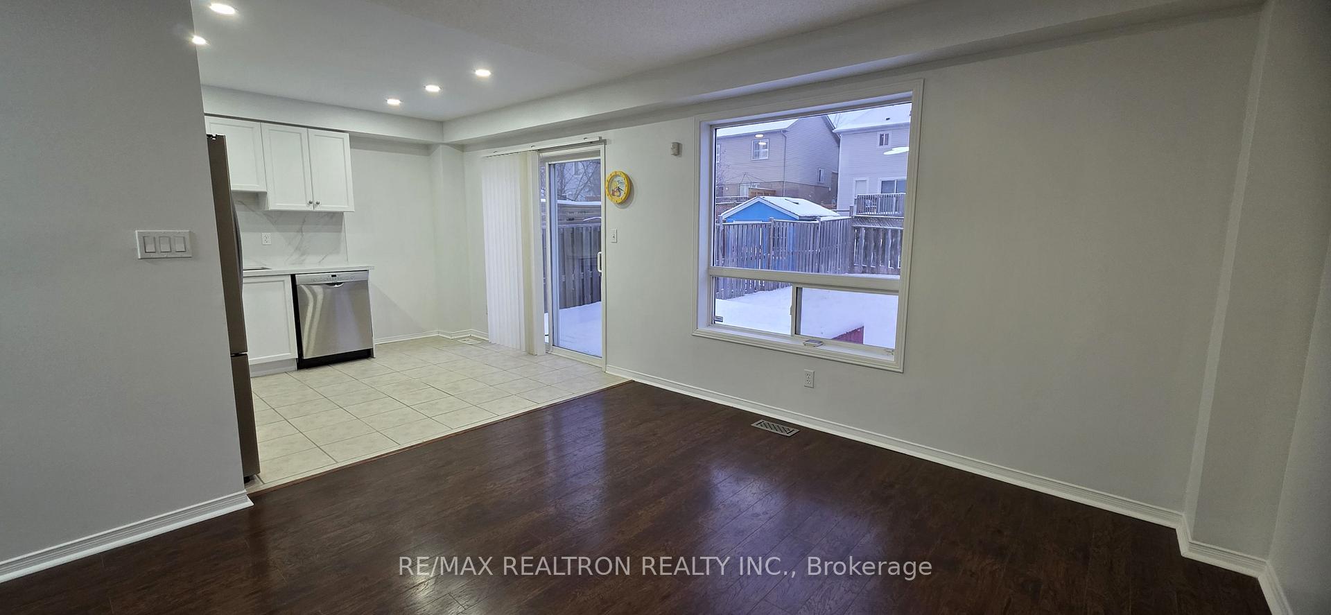 Photo 9 of 674 Brasswinds Trail, Oshawa, Pinecrest — HOMEH