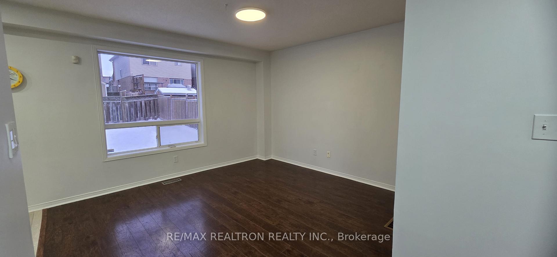 Photo 10 of 674 Brasswinds Trail, Oshawa, Pinecrest — HOMEH