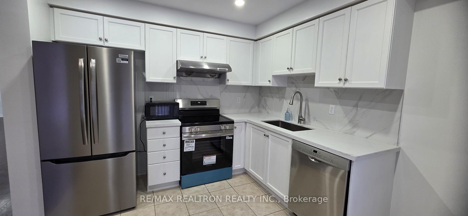Photo 12 of 674 Brasswinds Trail, Oshawa, Pinecrest — HOMEH
