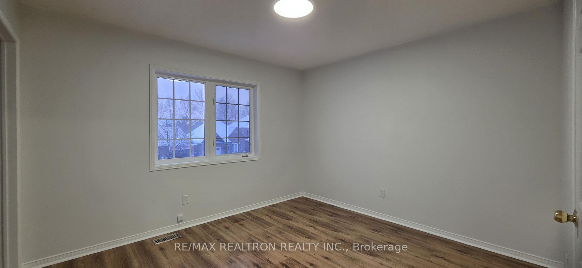 Photo 18 of 674 Brasswinds Trail, Oshawa, Pinecrest — HOMEH