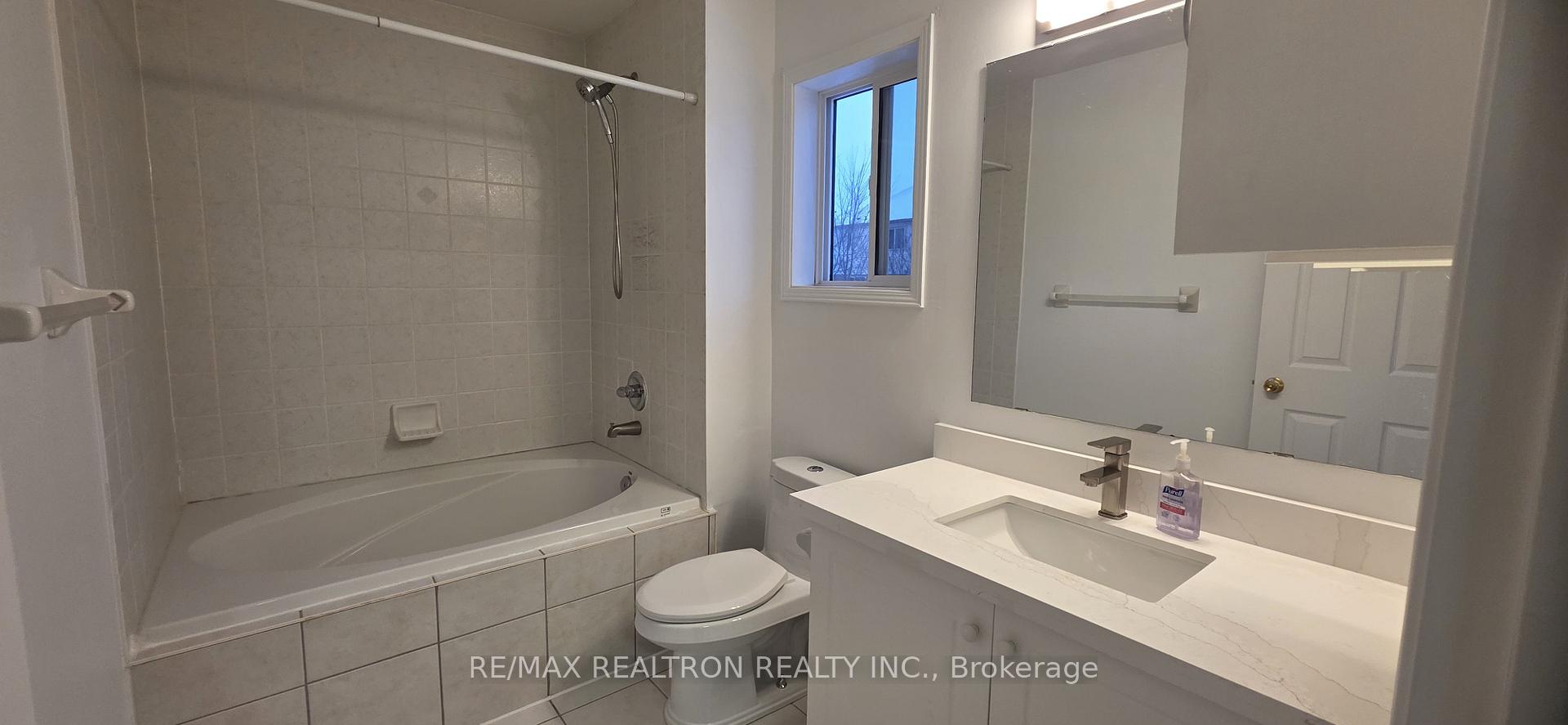 Photo 23 of 674 Brasswinds Trail, Oshawa, Pinecrest — HOMEH