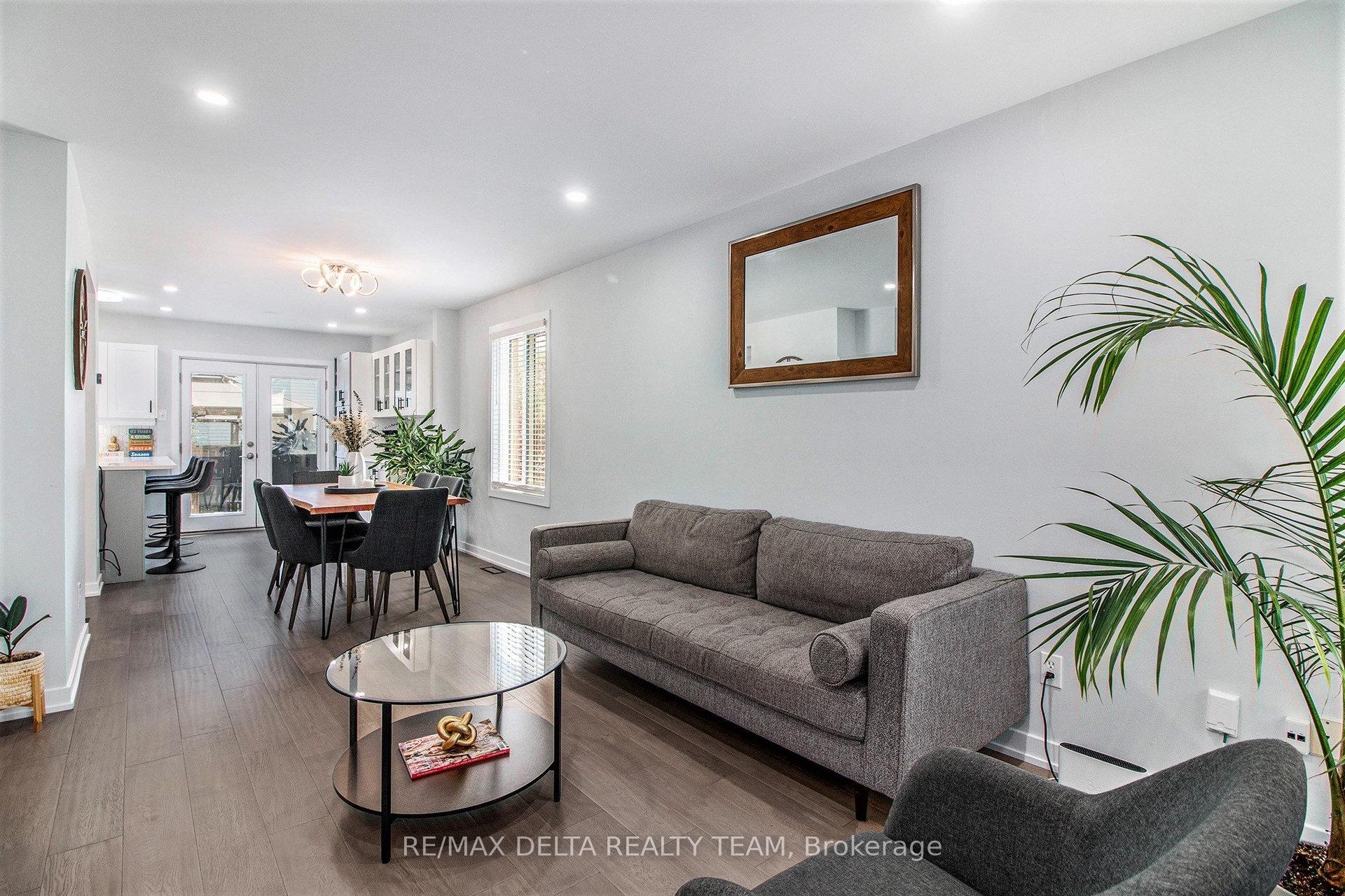 Photo 2 of 1833 Hialeah Drive, Ottawa, Fallingbrook/Gardenway South — HOMEH