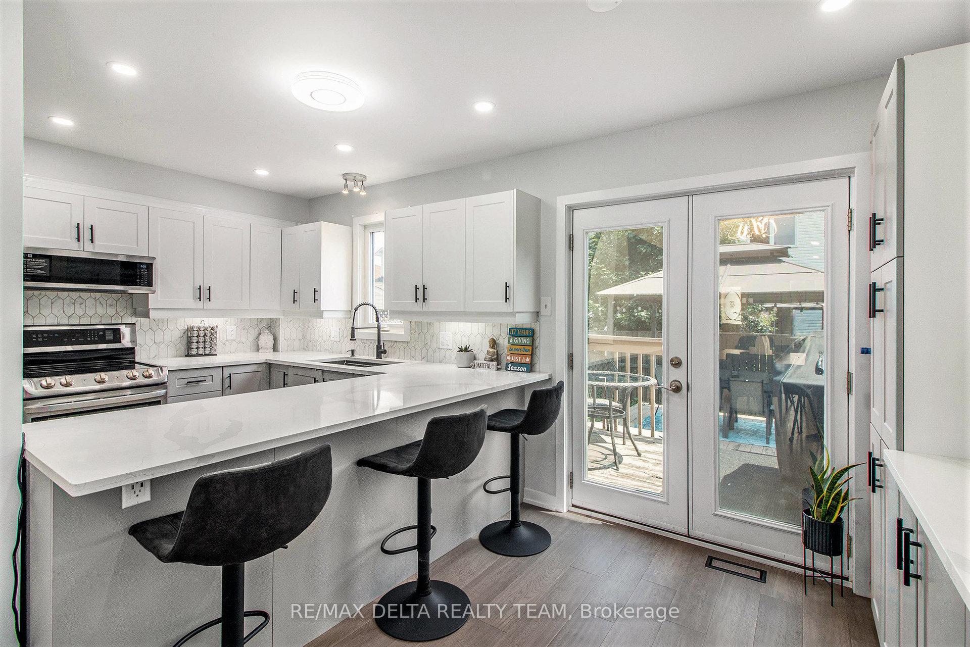 Photo 4 of 1833 Hialeah Drive, Ottawa, Fallingbrook/Gardenway South — HOMEH