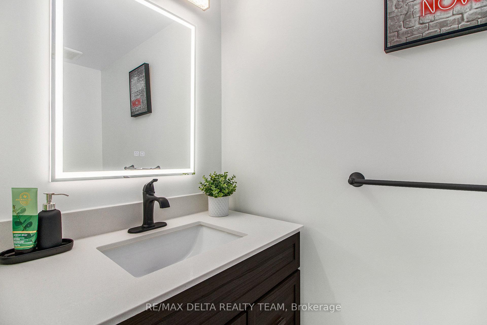 Photo 5 of 1833 Hialeah Drive, Ottawa, Fallingbrook/Gardenway South — HOMEH