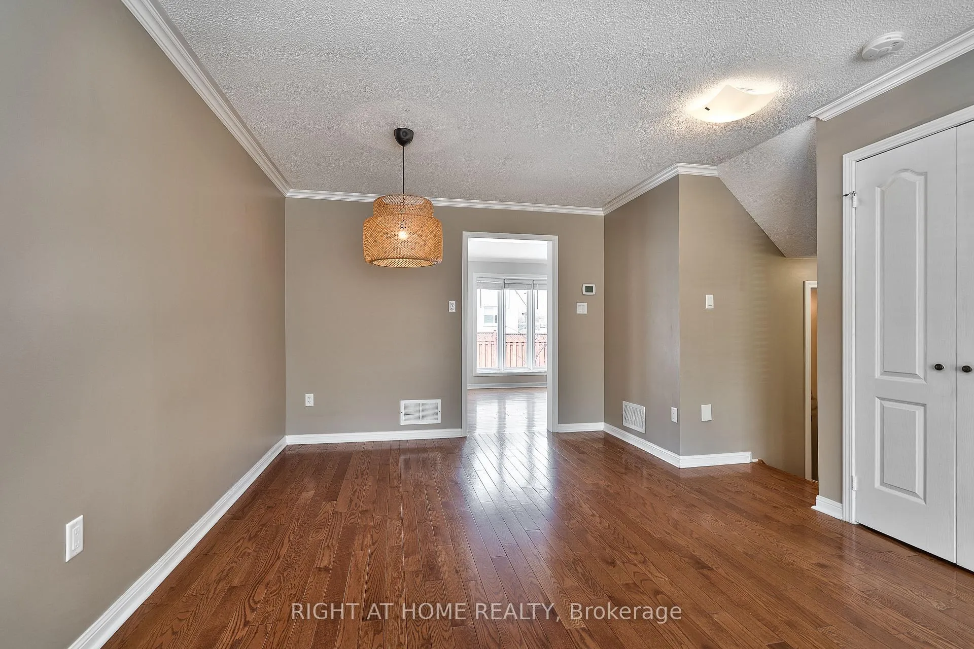 Photo 6 of 1337 Goldhawk Trail, Oakville, West Oak Trails — HOMEH