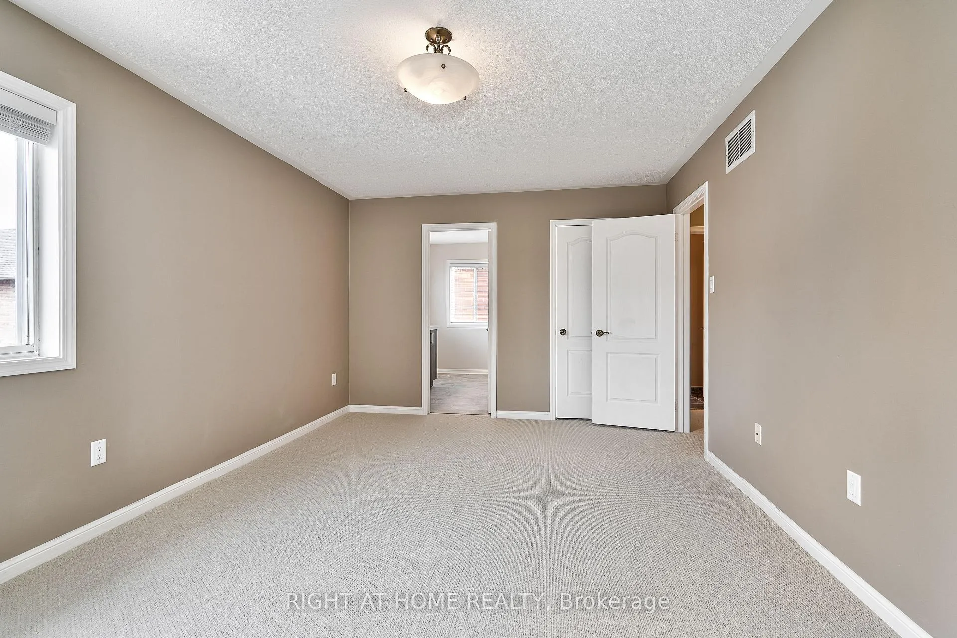 Photo 13 of 1337 Goldhawk Trail, Oakville, West Oak Trails — HOMEH