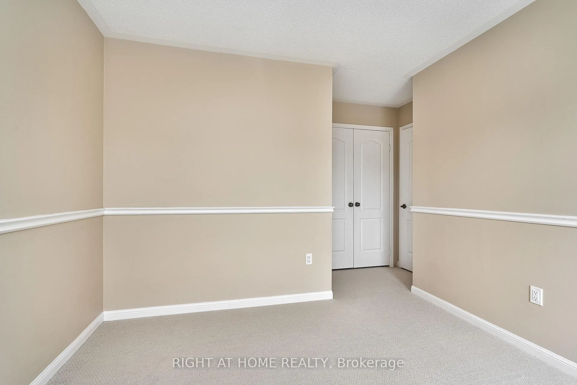 Photo 17 of 1337 Goldhawk Trail, Oakville, West Oak Trails — HOMEH