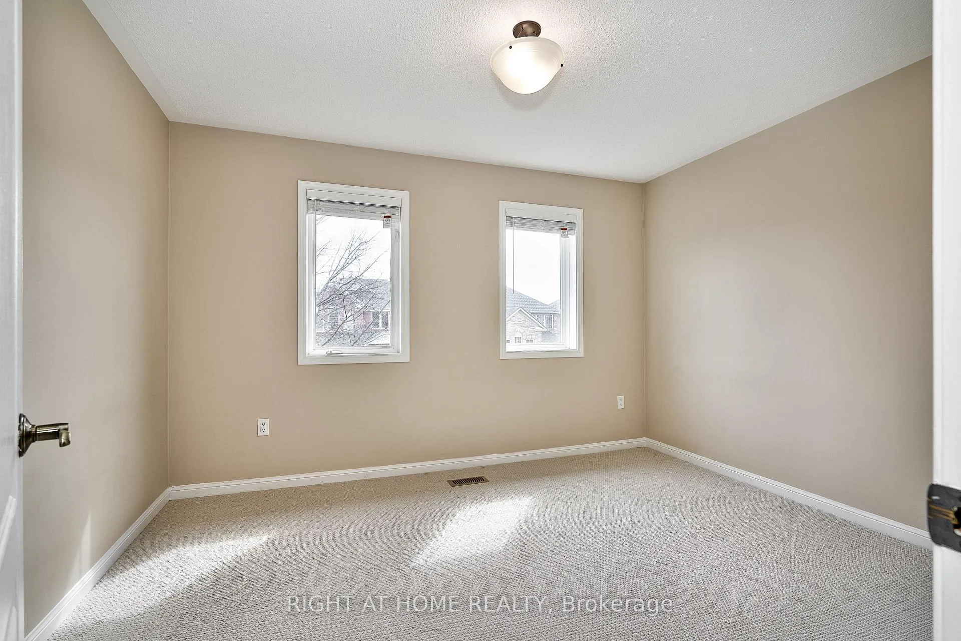 Photo 18 of 1337 Goldhawk Trail, Oakville, West Oak Trails — HOMEH