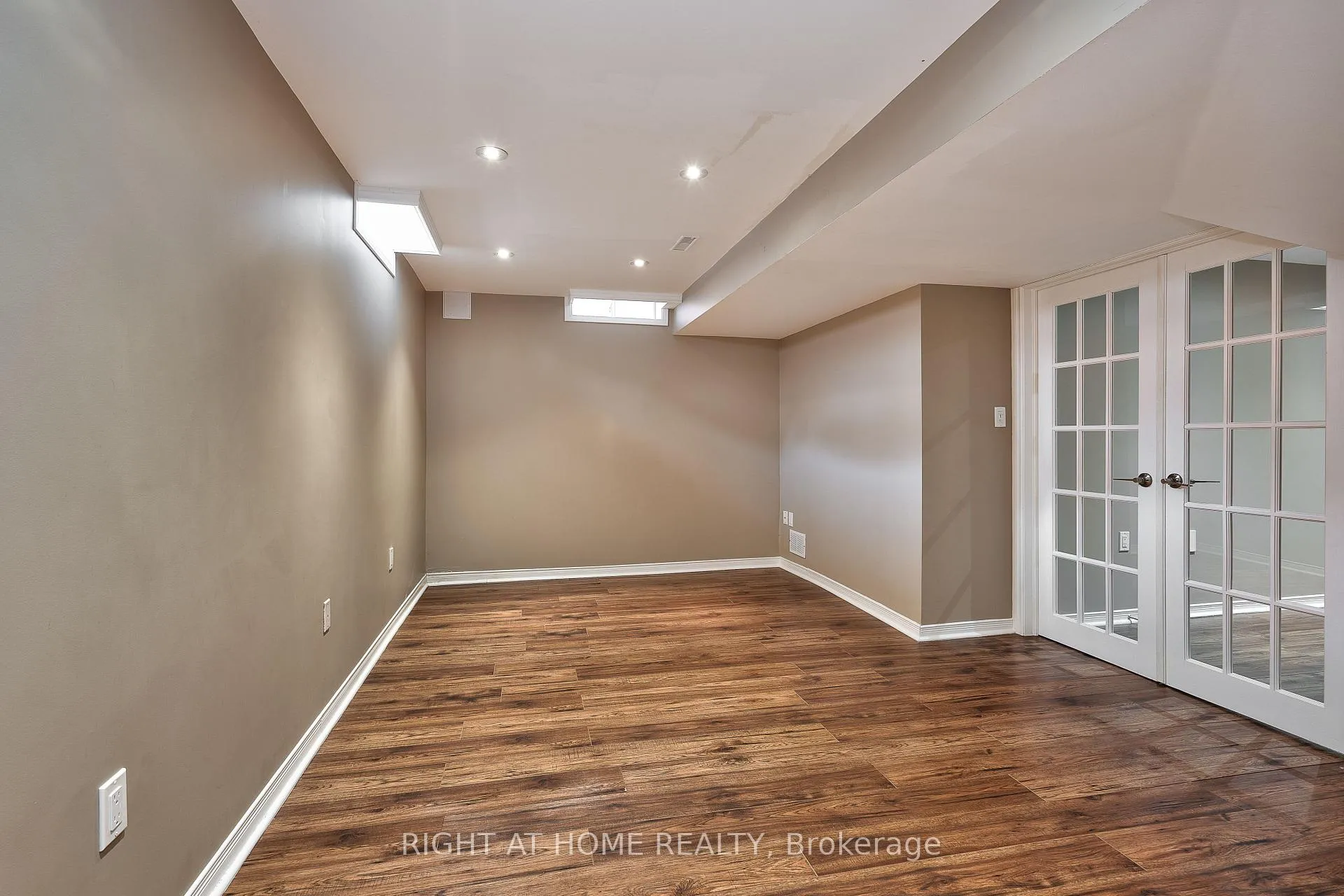 Photo 21 of 1337 Goldhawk Trail, Oakville, West Oak Trails — HOMEH