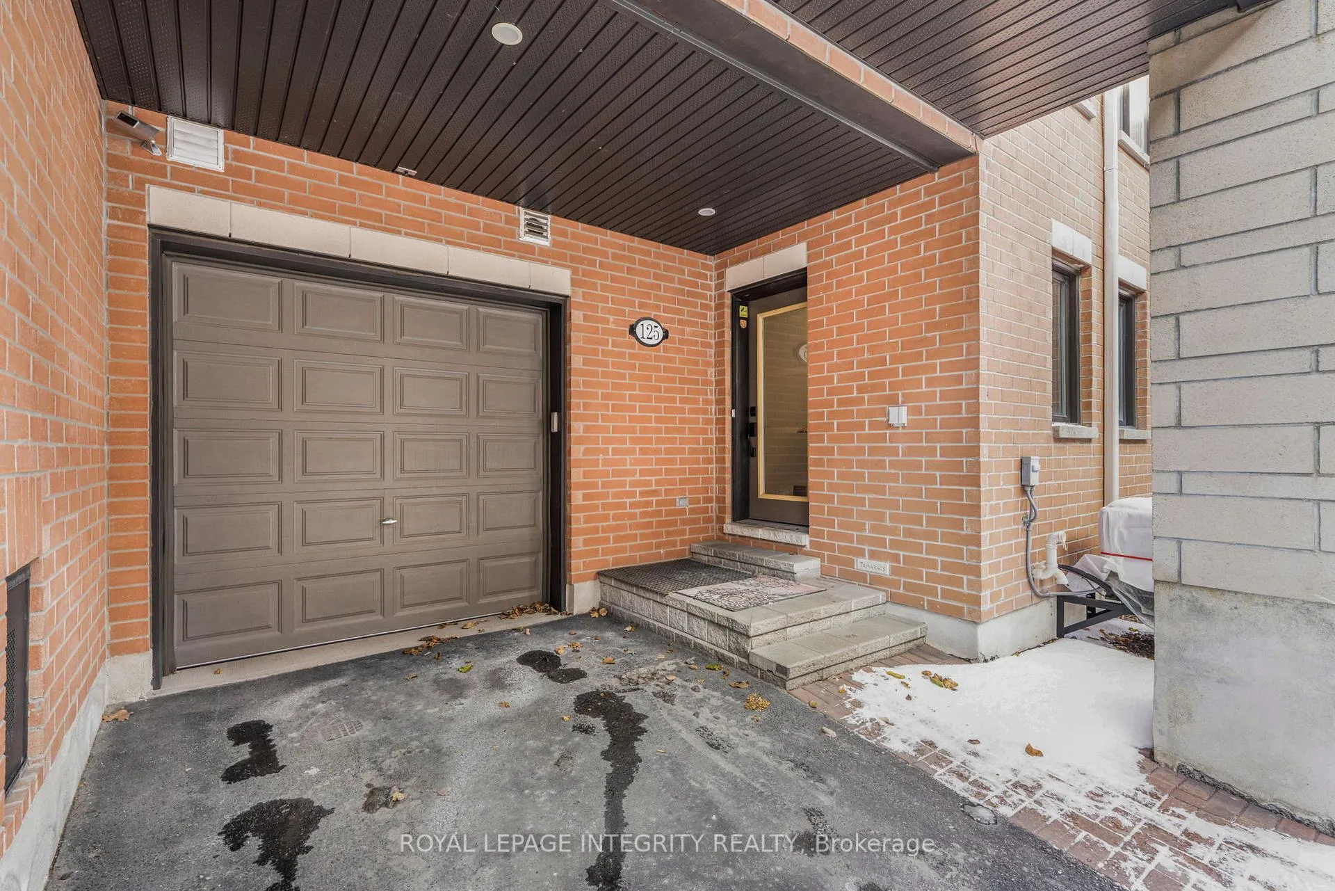 Photo 3 of 125 Chaperal Private, Ottawa, Avalon West — HOMEH