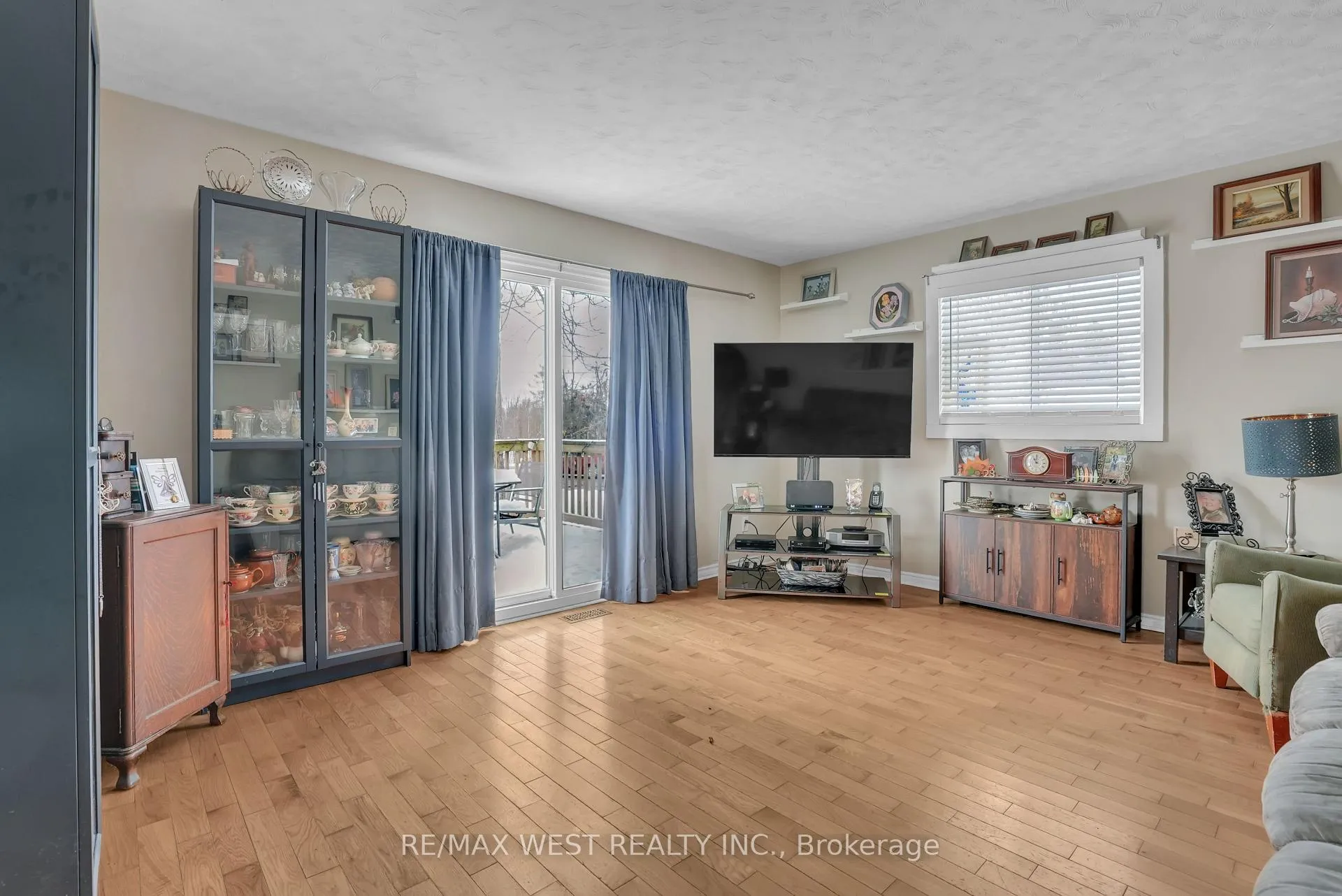 Photo 3 of 408 Couchiching Point Road, Orillia — HOMEH