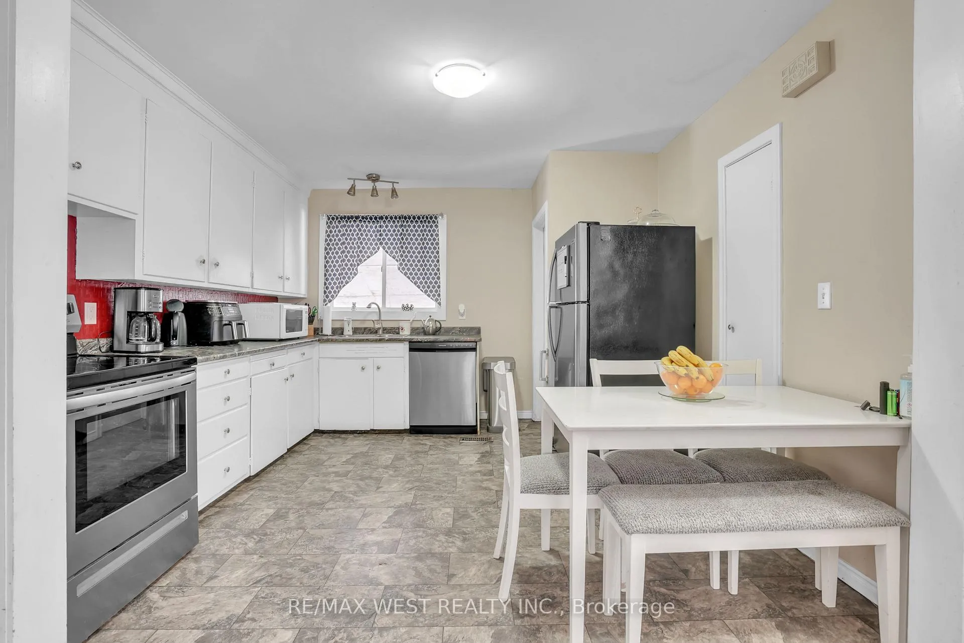 Photo 4 of 408 Couchiching Point Road, Orillia — HOMEH