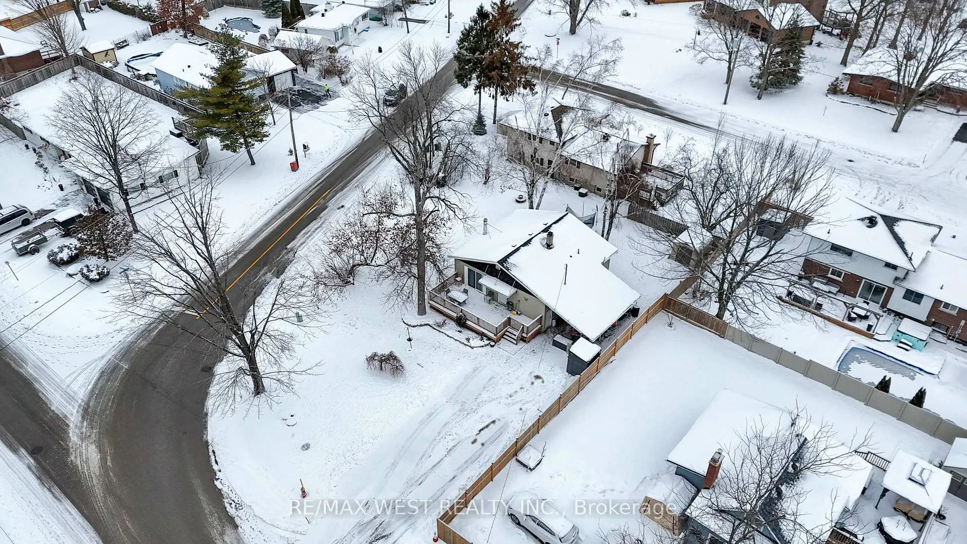 Photo 10 of 408 Couchiching Point Road, Orillia — HOMEH