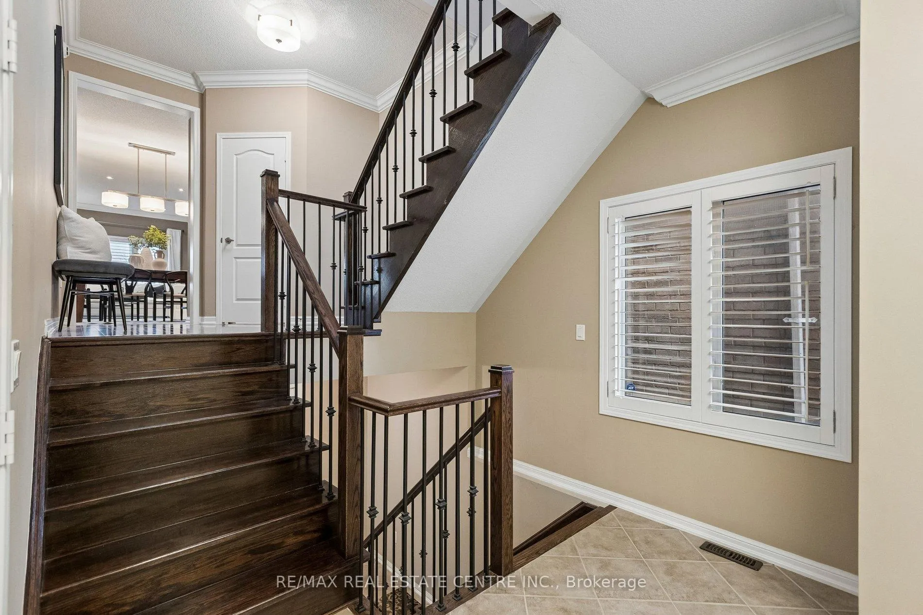 Photo 3 of 700 Caldwell Crescent, Milton, Beaty — HOMEH