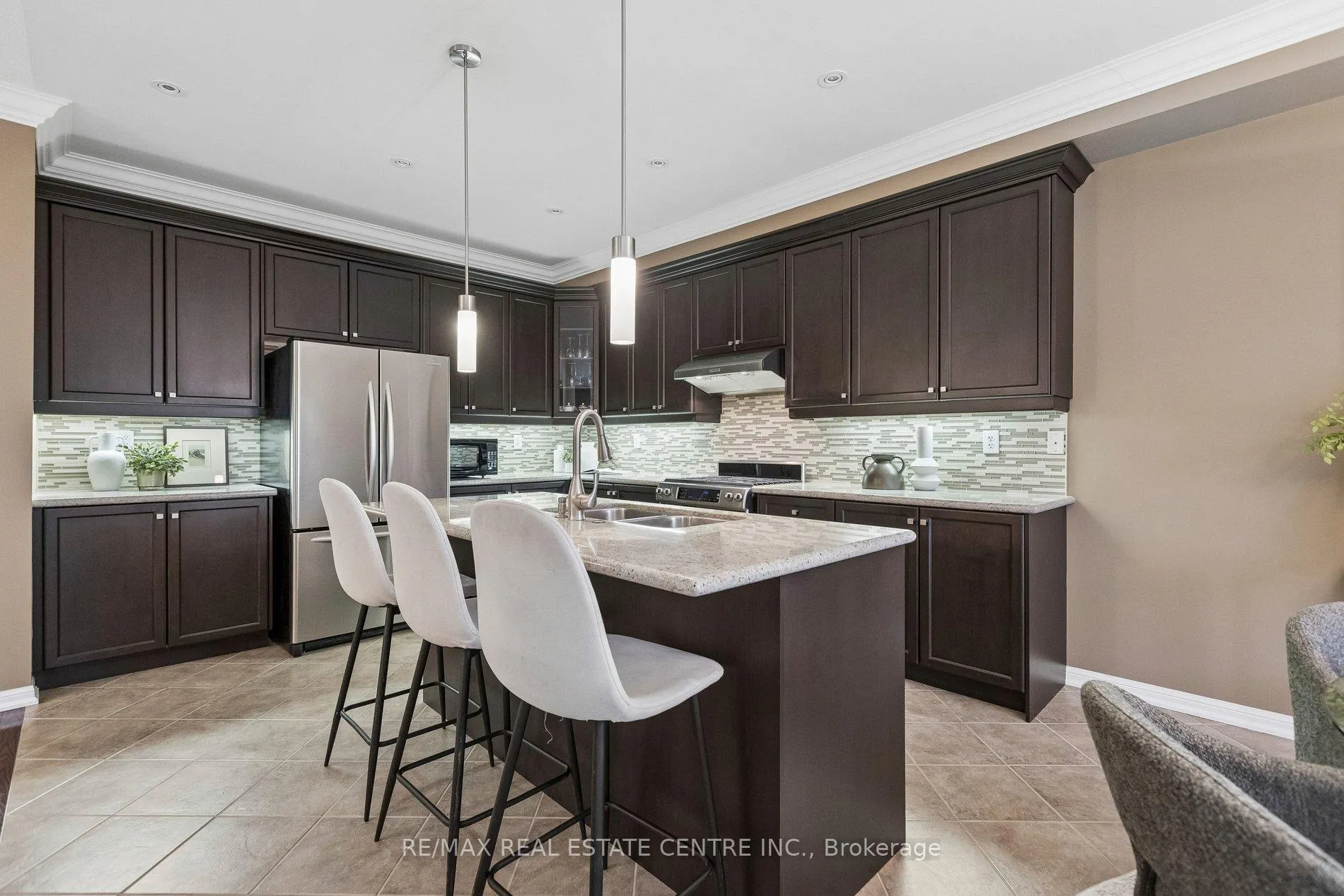 Photo 15 of 700 Caldwell Crescent, Milton, Beaty — HOMEH