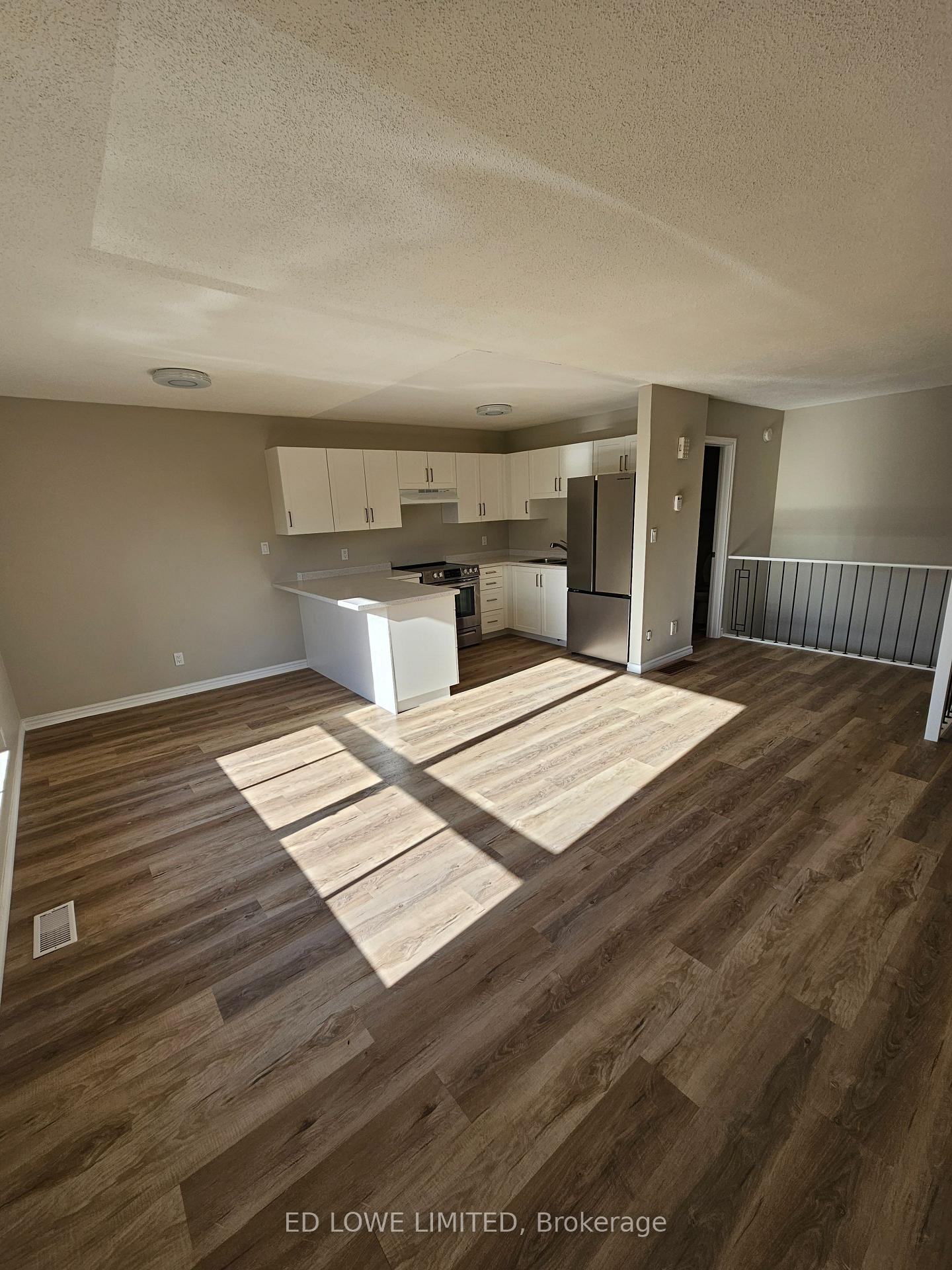 Photo 3 of Unit 6, 206 Barrie Road, Orillia — HOMEH