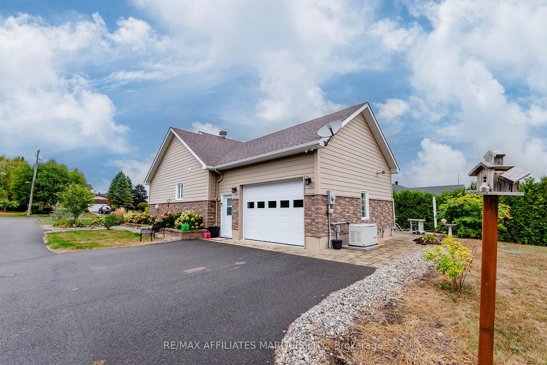 Photo 5 of 100 Front Street E, North Glengarry, Alexandria — HOMEH