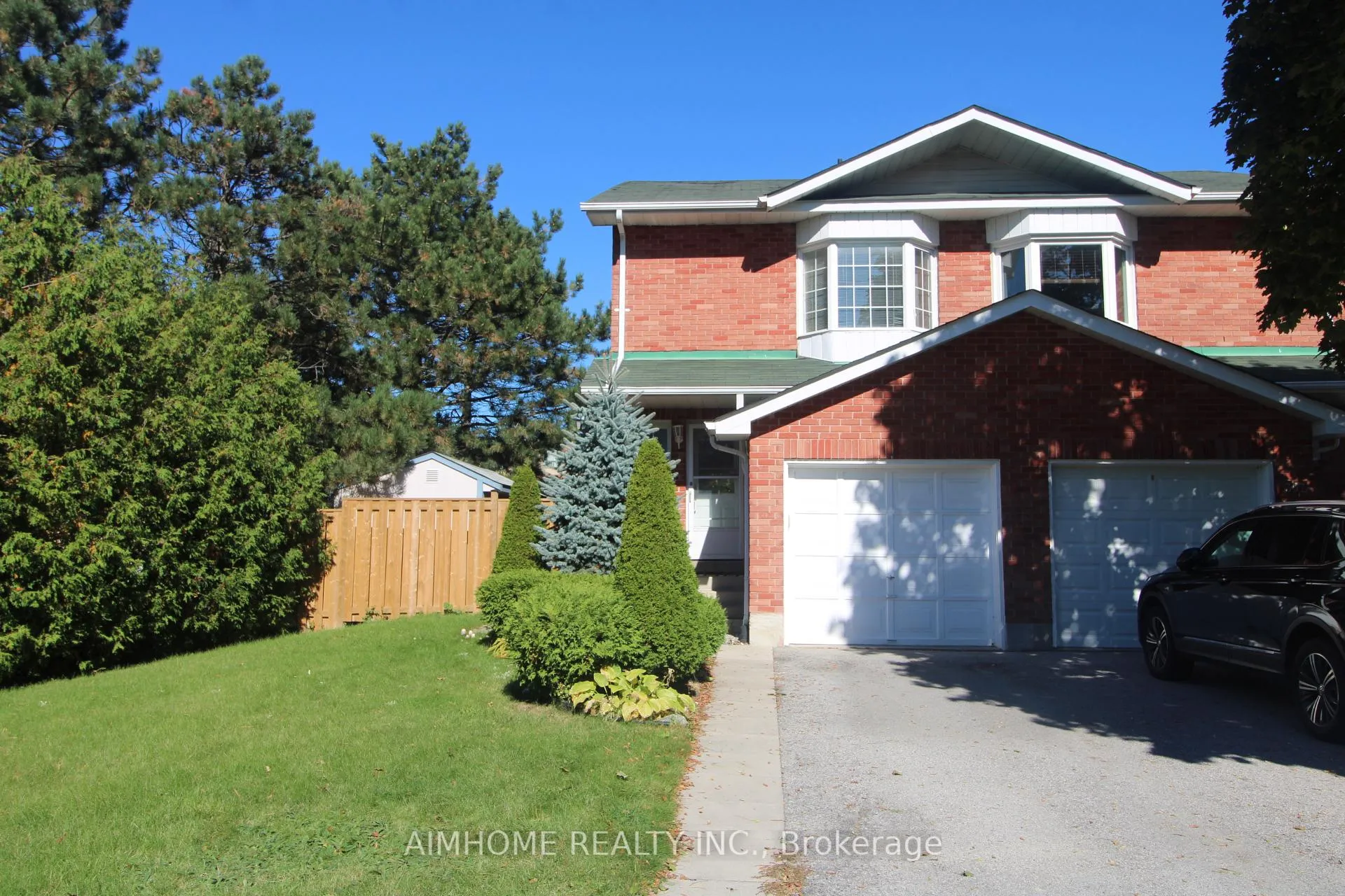 Photo 2 of 355 Crowder Boulevard, Newmarket, Gorham-College Manor — HOMEH