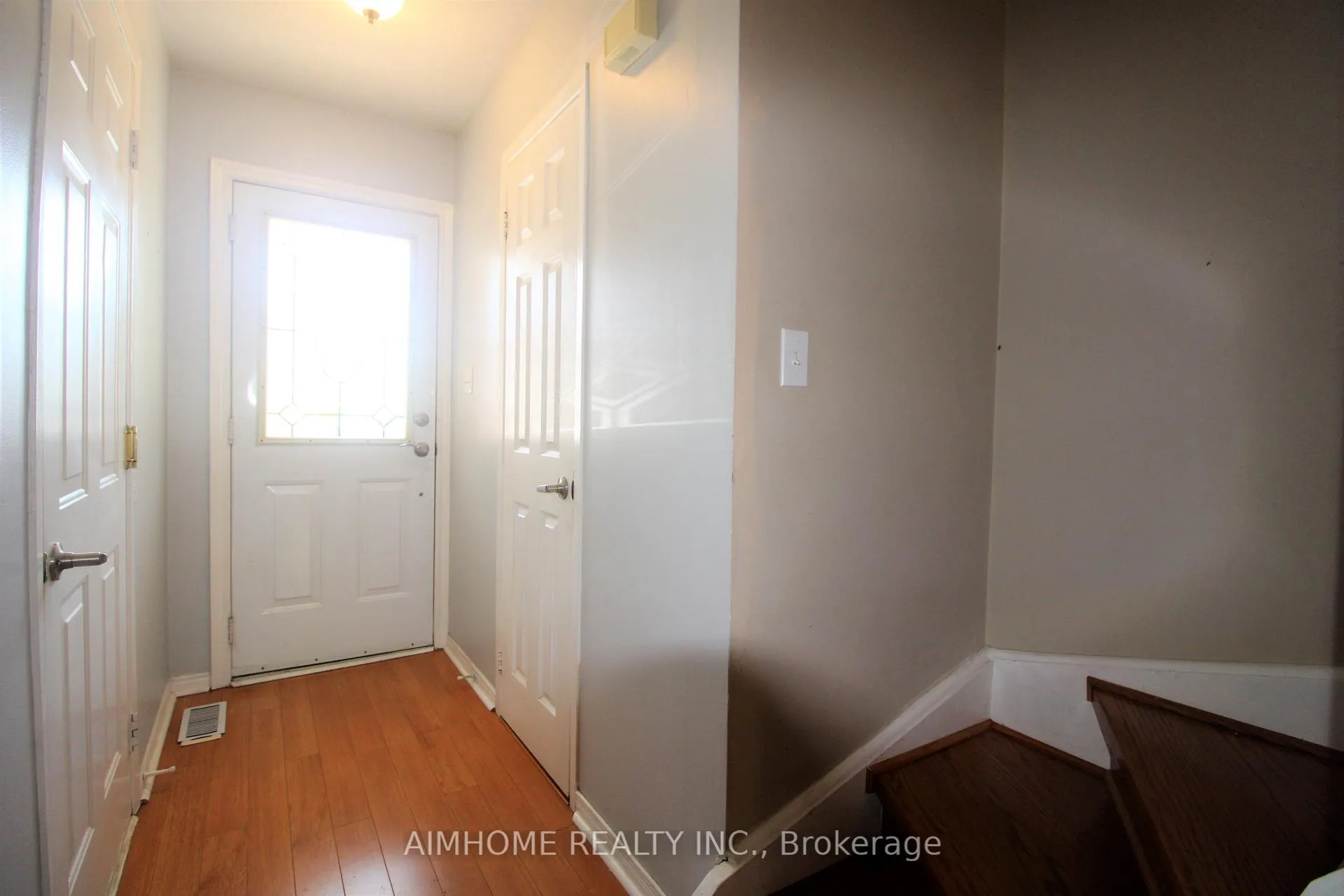 Photo 3 of 355 Crowder Boulevard, Newmarket, Gorham-College Manor — HOMEH