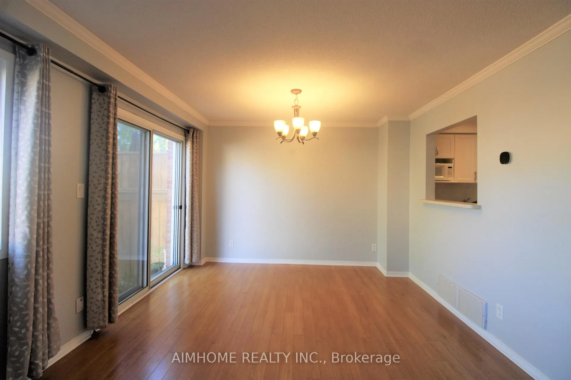 Photo 6 of 355 Crowder Boulevard, Newmarket, Gorham-College Manor — HOMEH