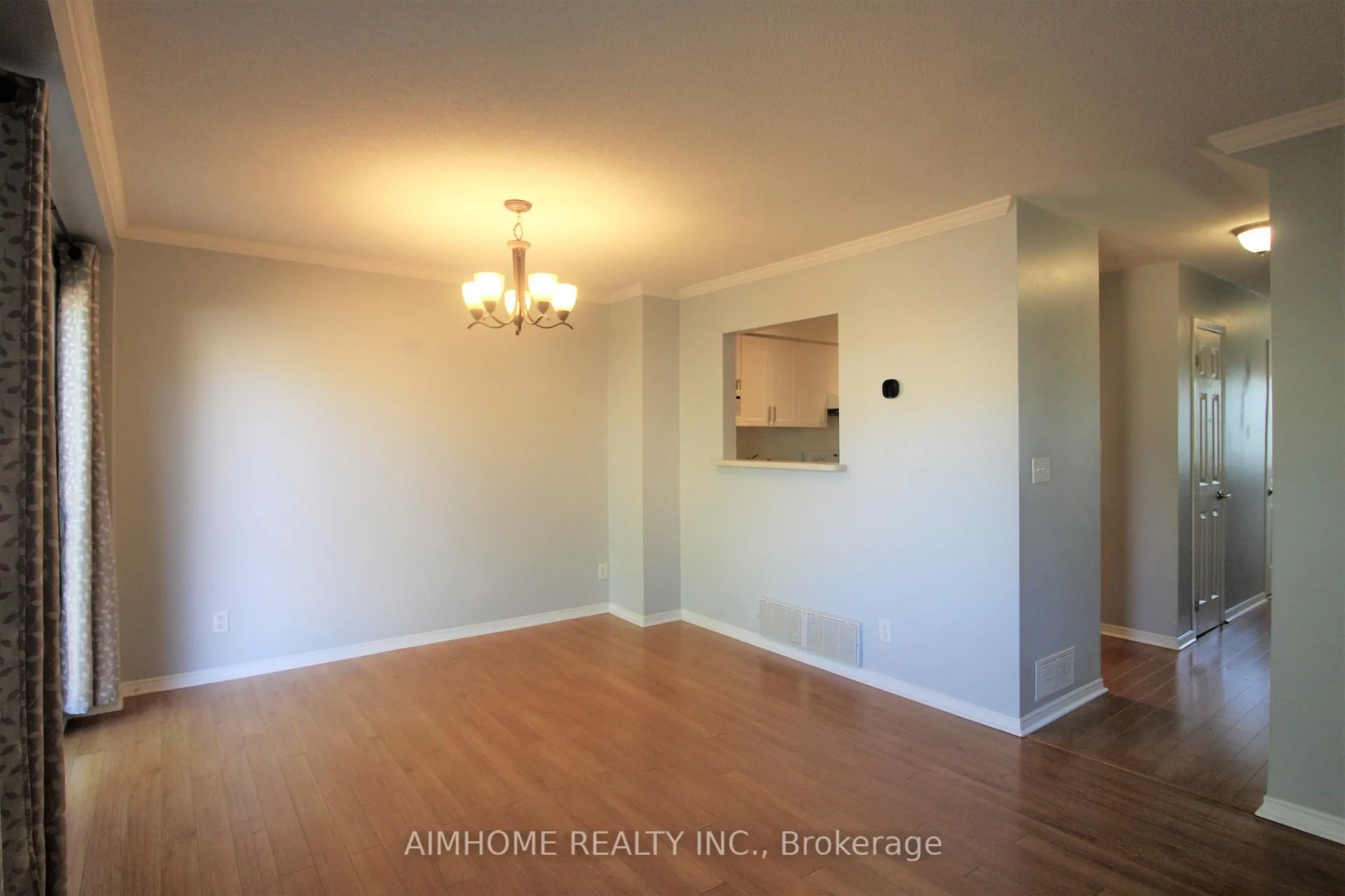 Photo 7 of 355 Crowder Boulevard, Newmarket, Gorham-College Manor — HOMEH