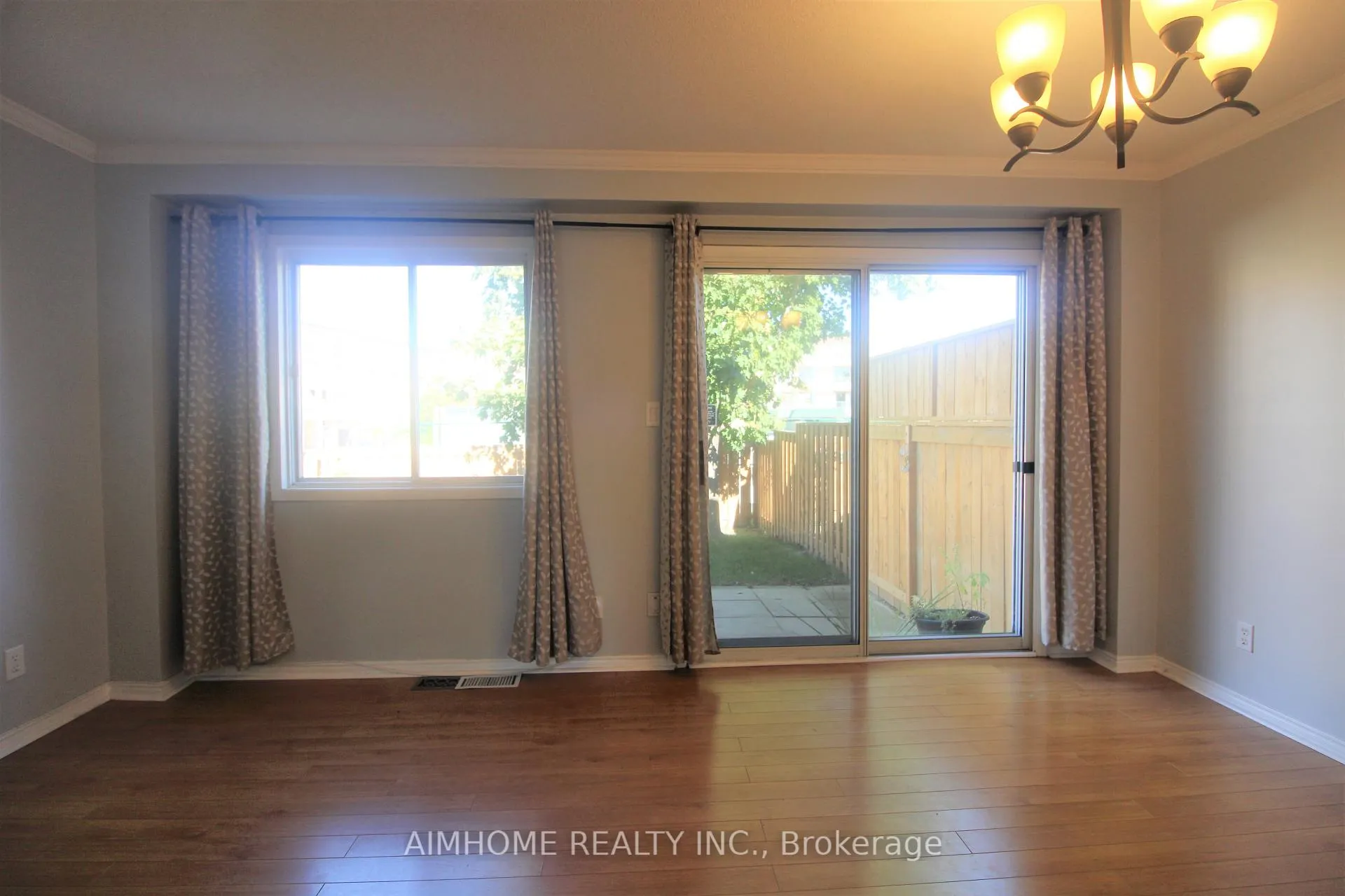 Photo 8 of 355 Crowder Boulevard, Newmarket, Gorham-College Manor — HOMEH