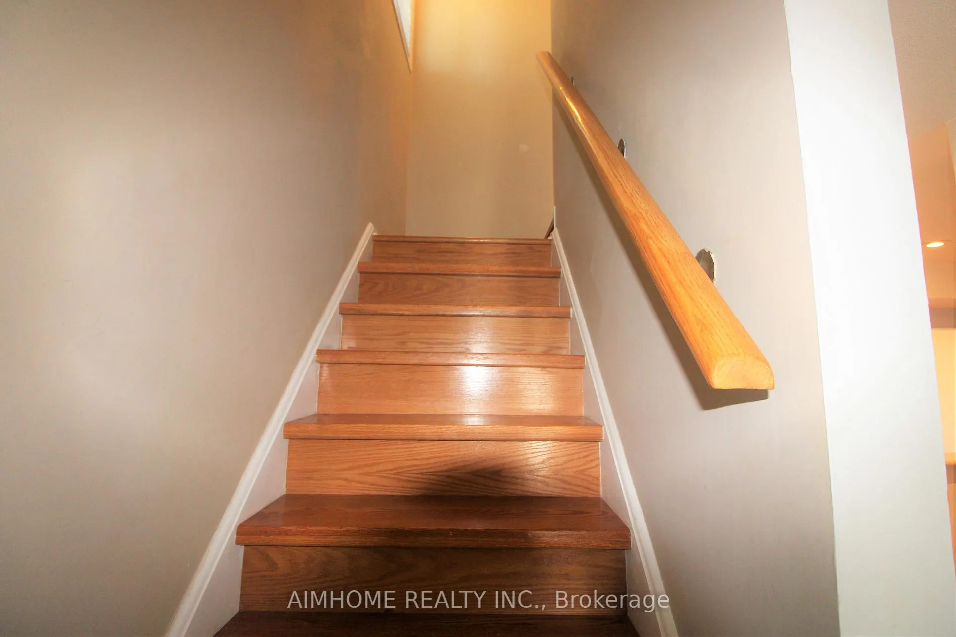 Photo 9 of 355 Crowder Boulevard, Newmarket, Gorham-College Manor — HOMEH