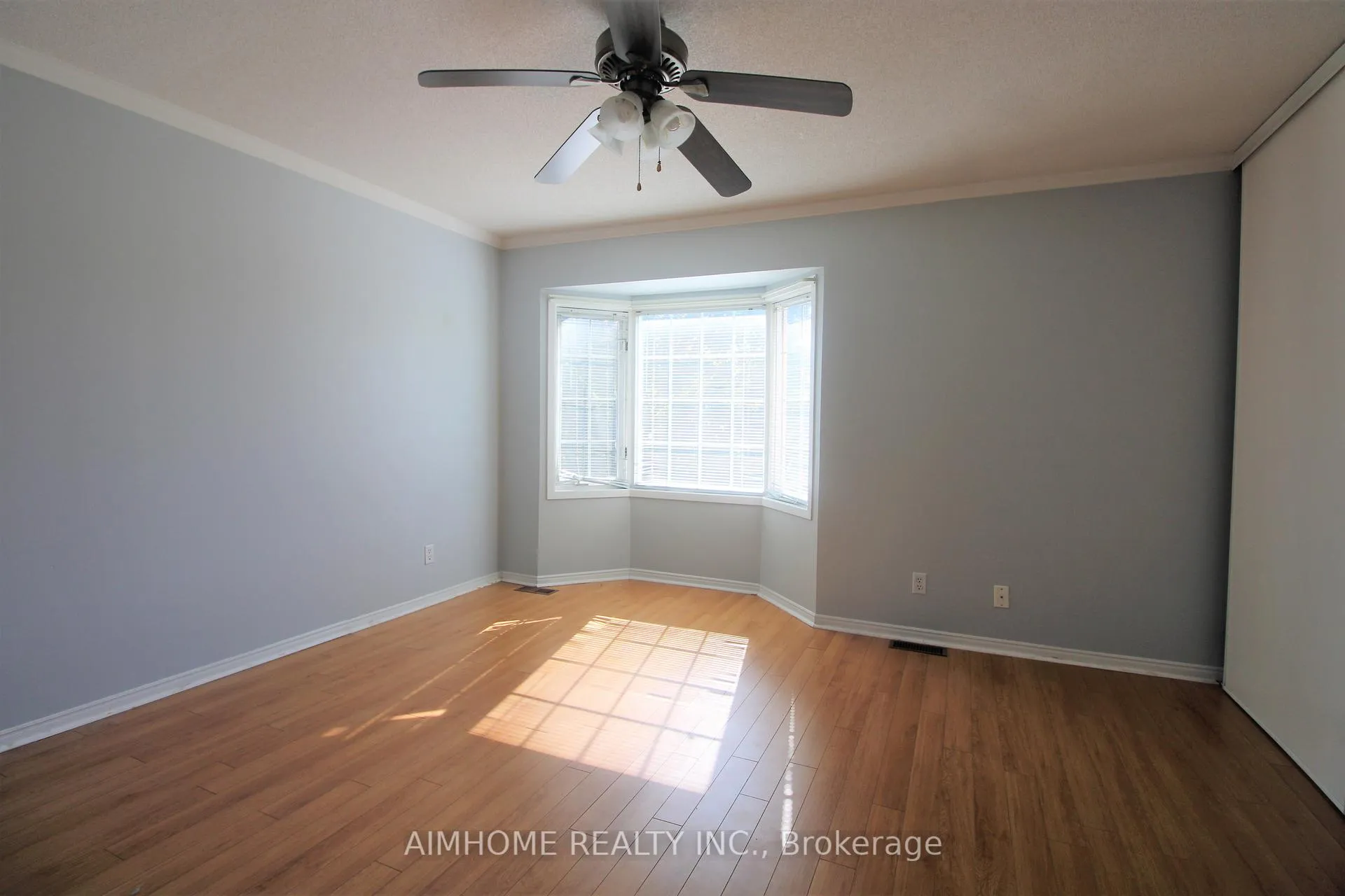 Photo 10 of 355 Crowder Boulevard, Newmarket, Gorham-College Manor — HOMEH