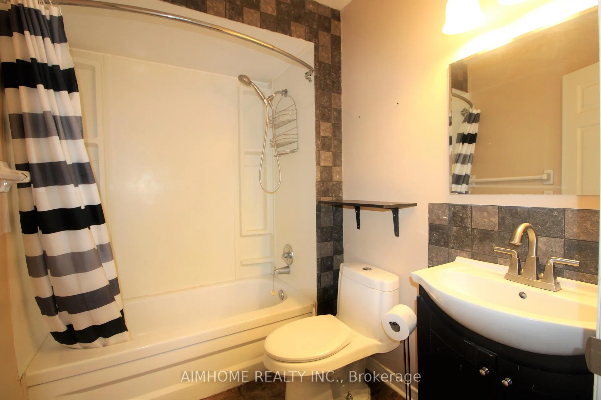 Photo 12 of 355 Crowder Boulevard, Newmarket, Gorham-College Manor — HOMEH