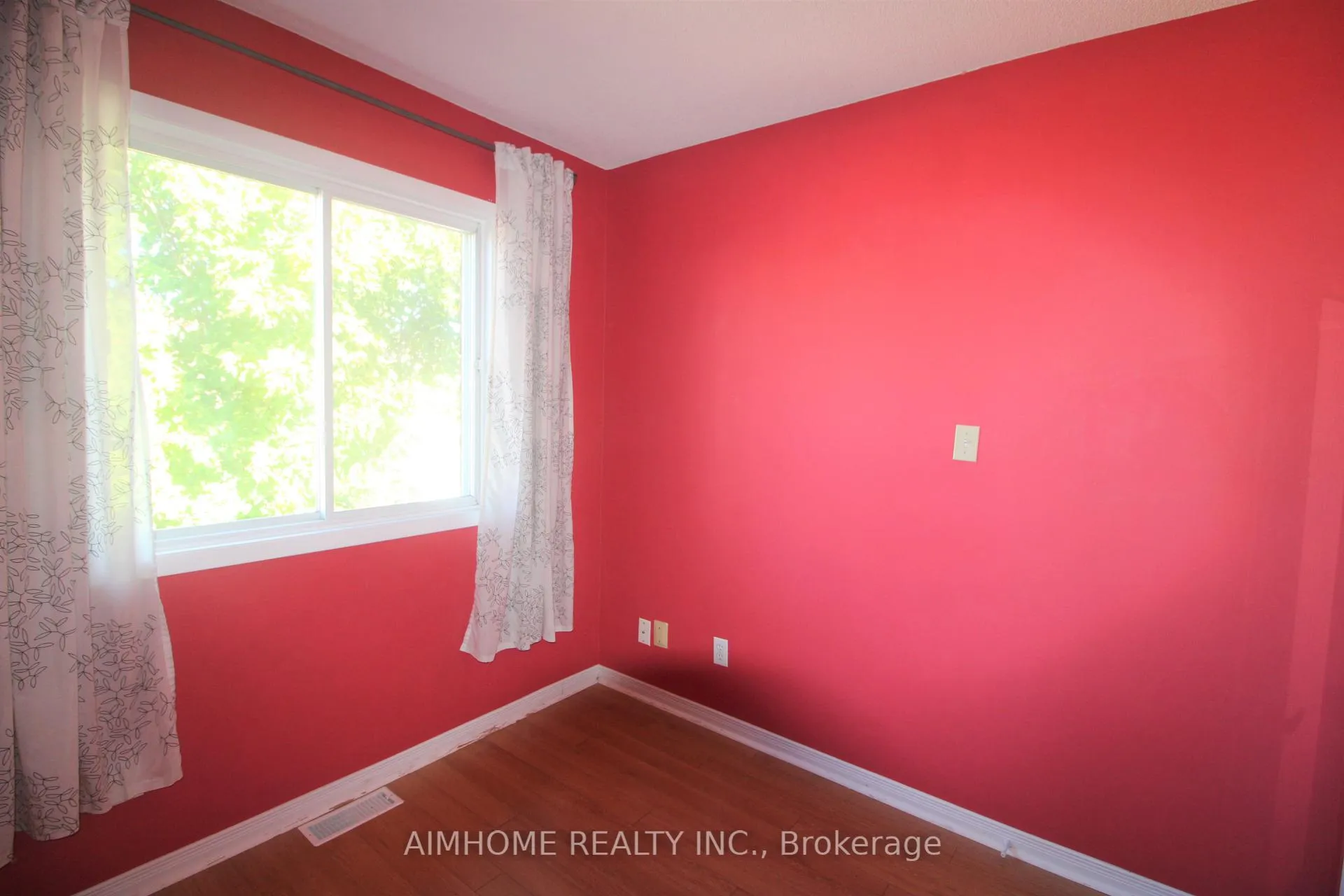 Photo 13 of 355 Crowder Boulevard, Newmarket, Gorham-College Manor — HOMEH