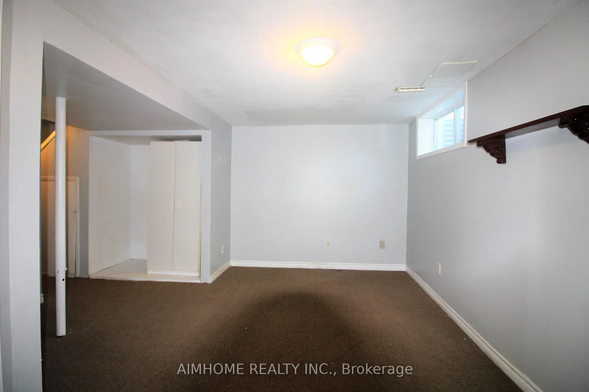 Photo 16 of 355 Crowder Boulevard, Newmarket, Gorham-College Manor — HOMEH