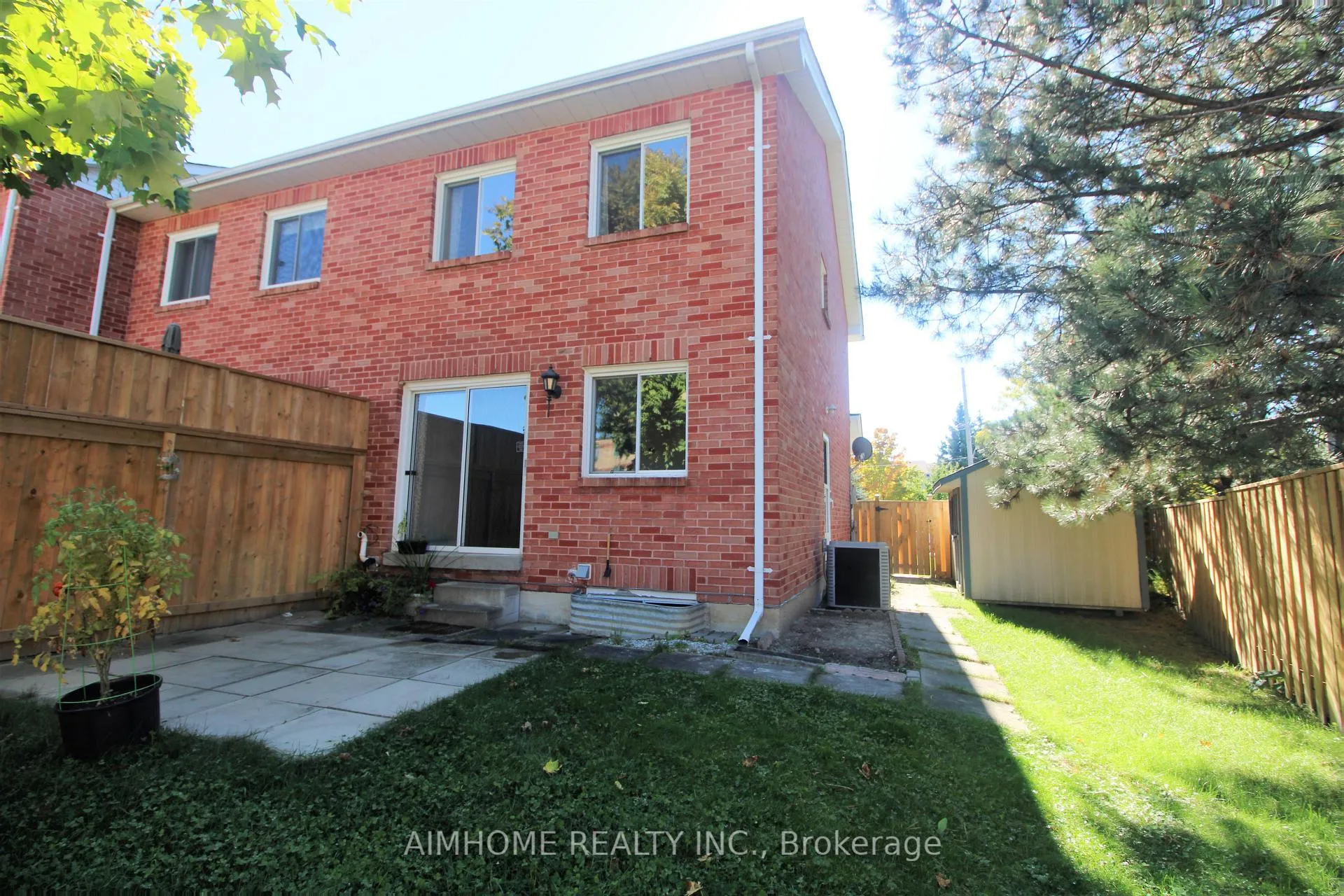 Photo 18 of 355 Crowder Boulevard, Newmarket, Gorham-College Manor — HOMEH