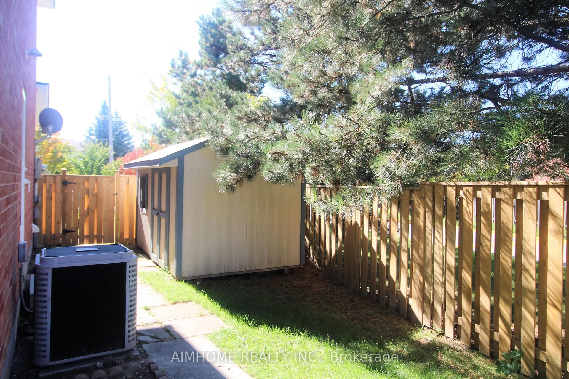 Photo 19 of 355 Crowder Boulevard, Newmarket, Gorham-College Manor — HOMEH